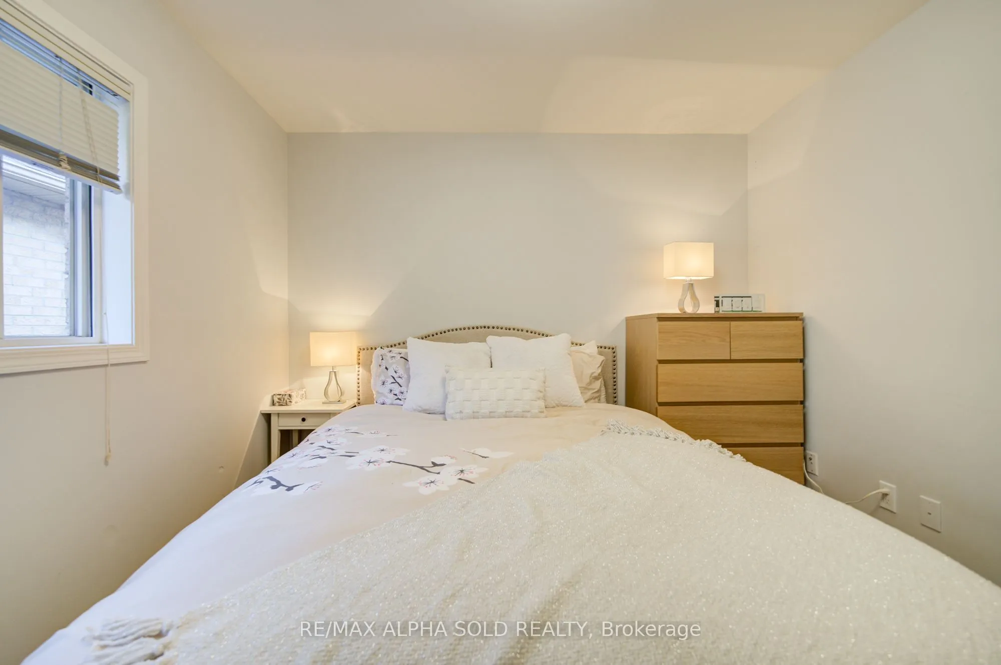 6 Sapphire Drive