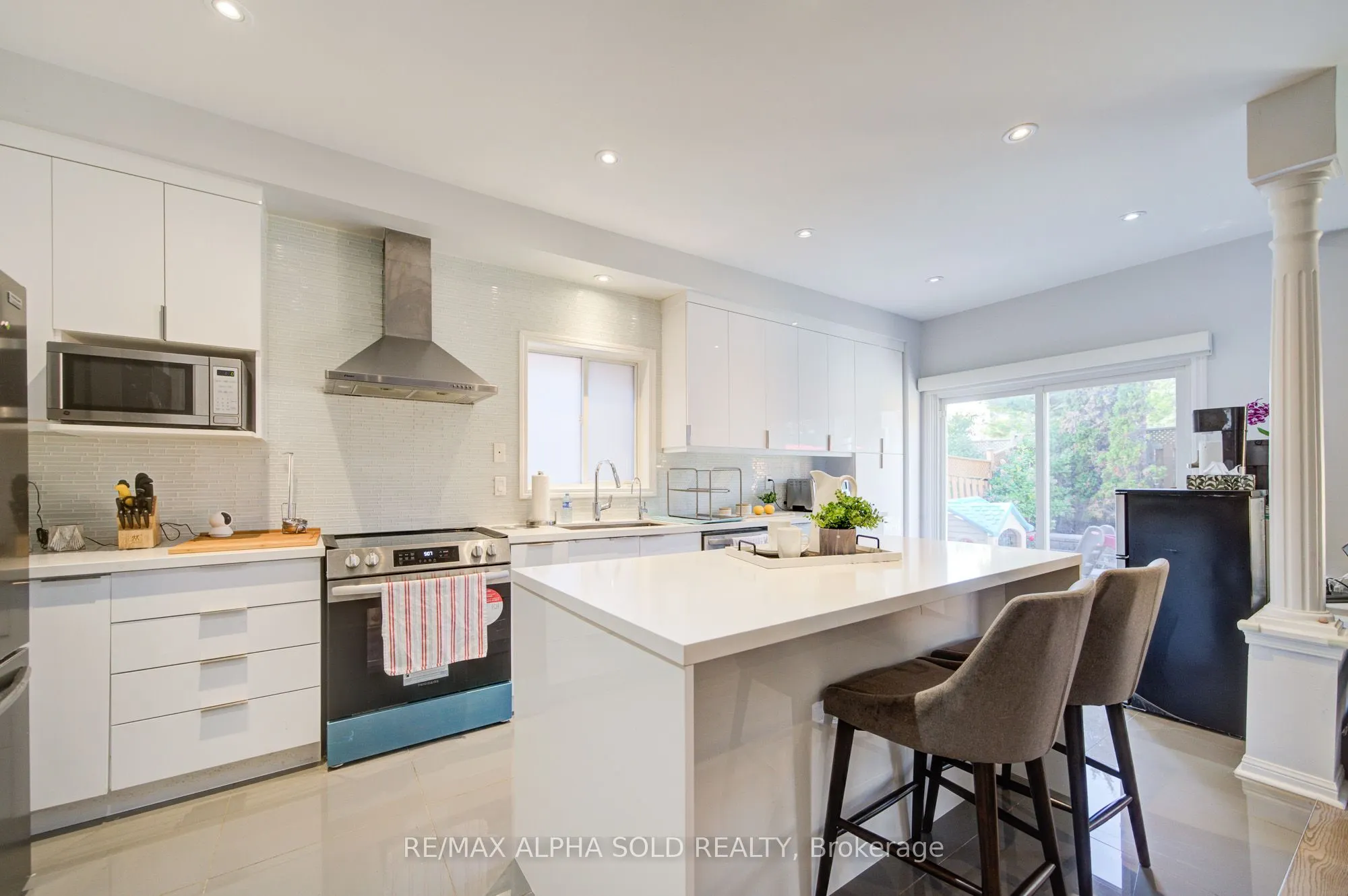 6 Sapphire Drive