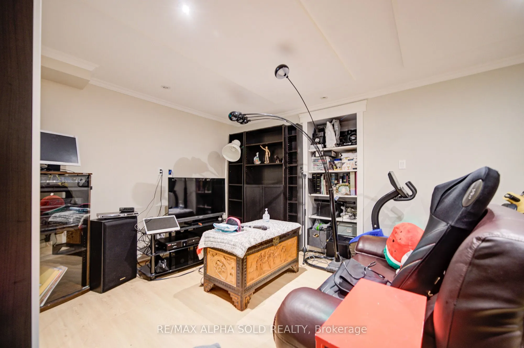 6 Sapphire Drive