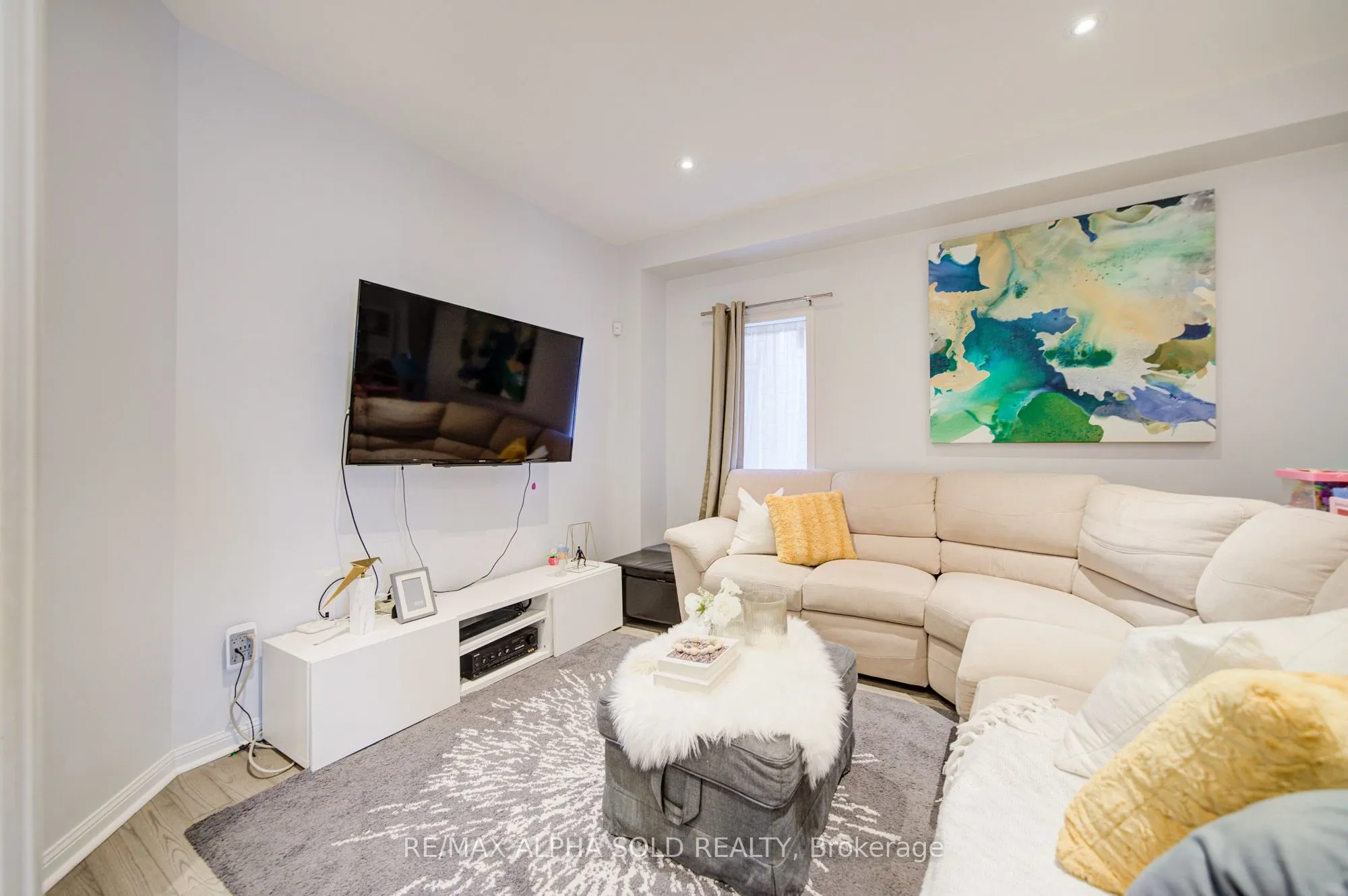 6 Sapphire Drive