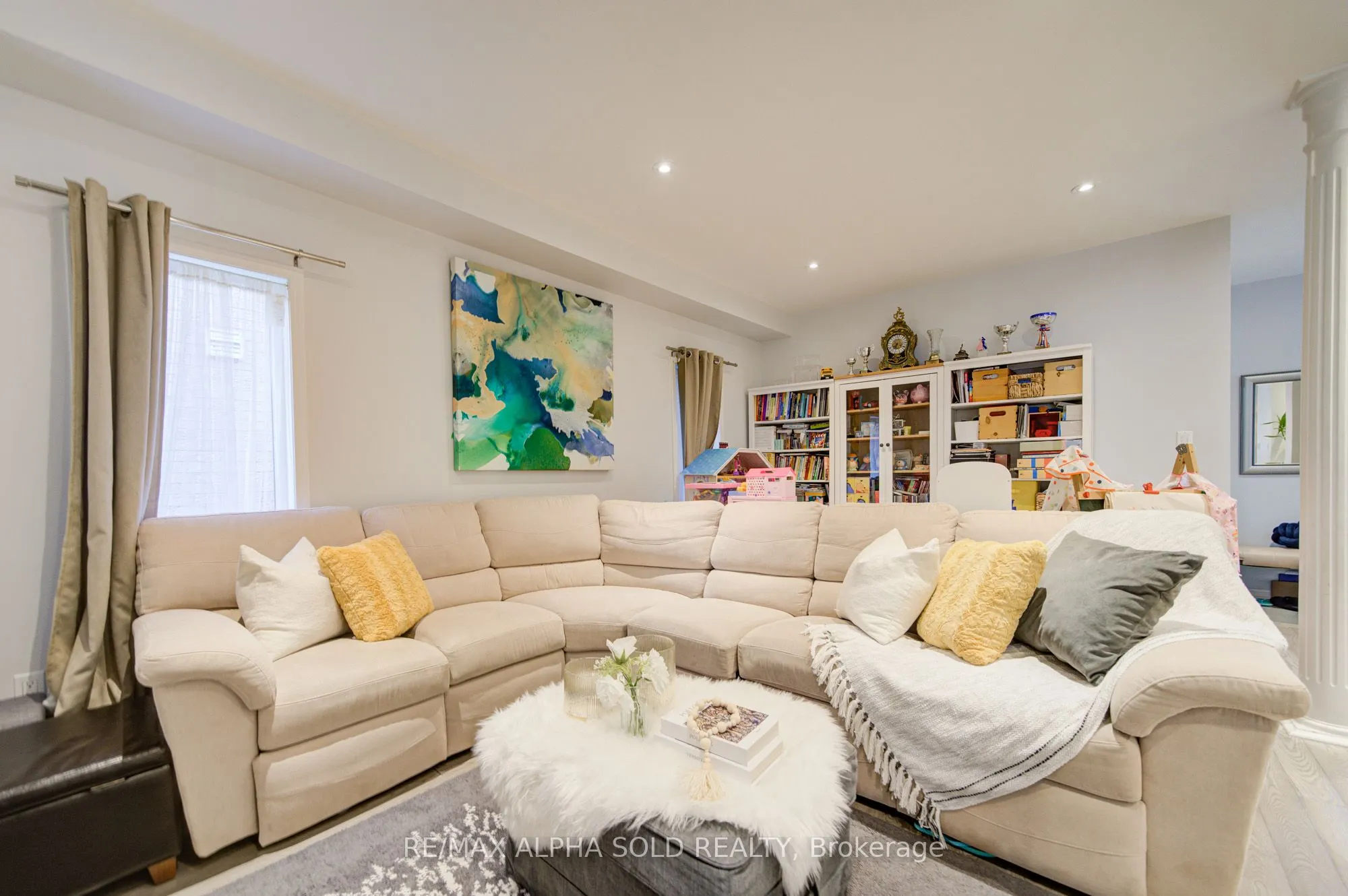 6 Sapphire Drive