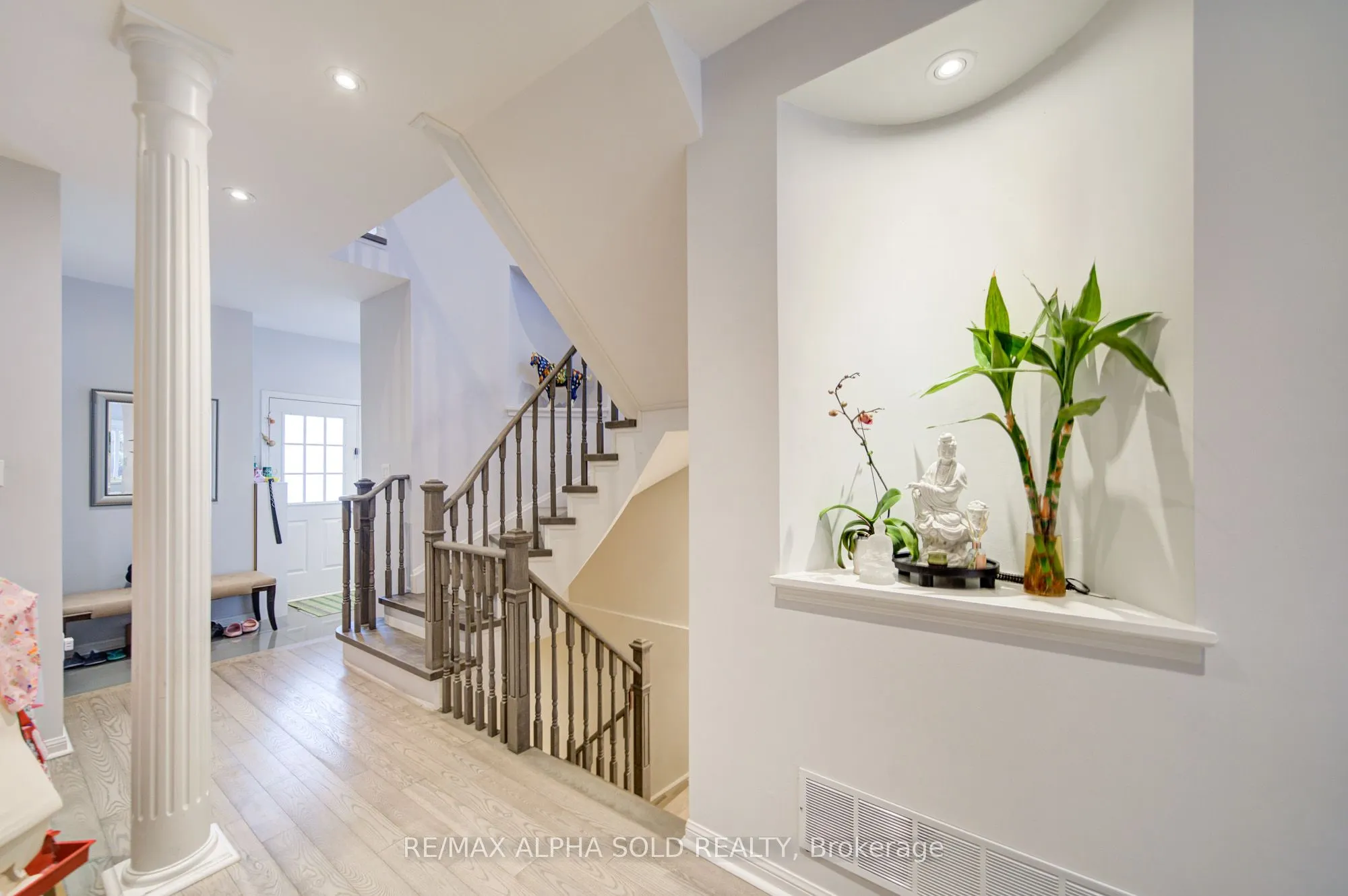 6 Sapphire Drive