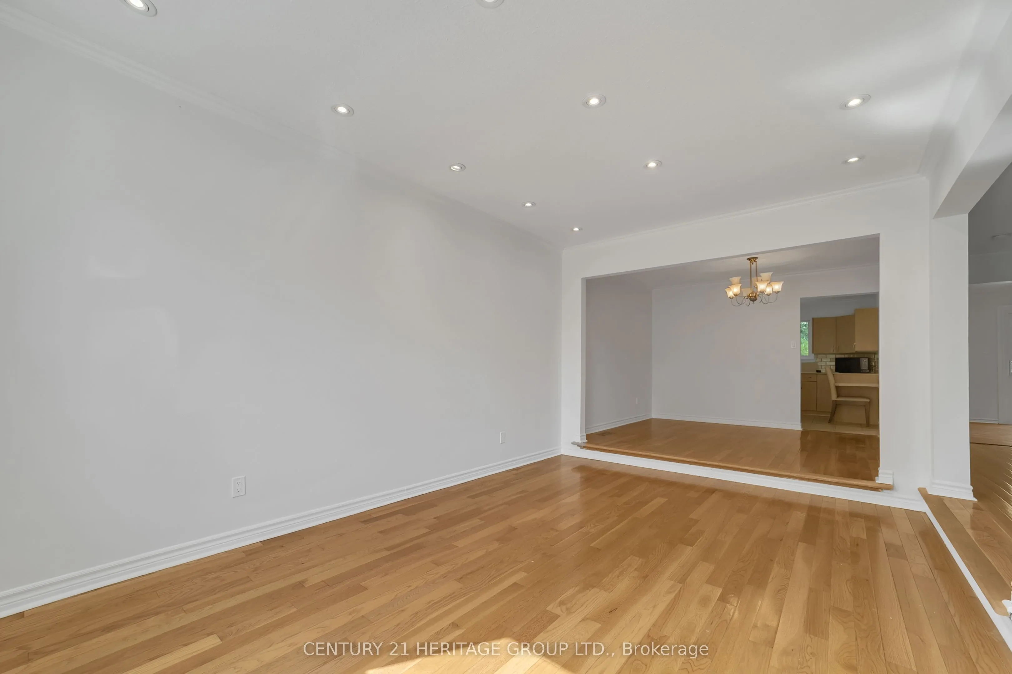 24 Springhead Gardens, #Main & Upper