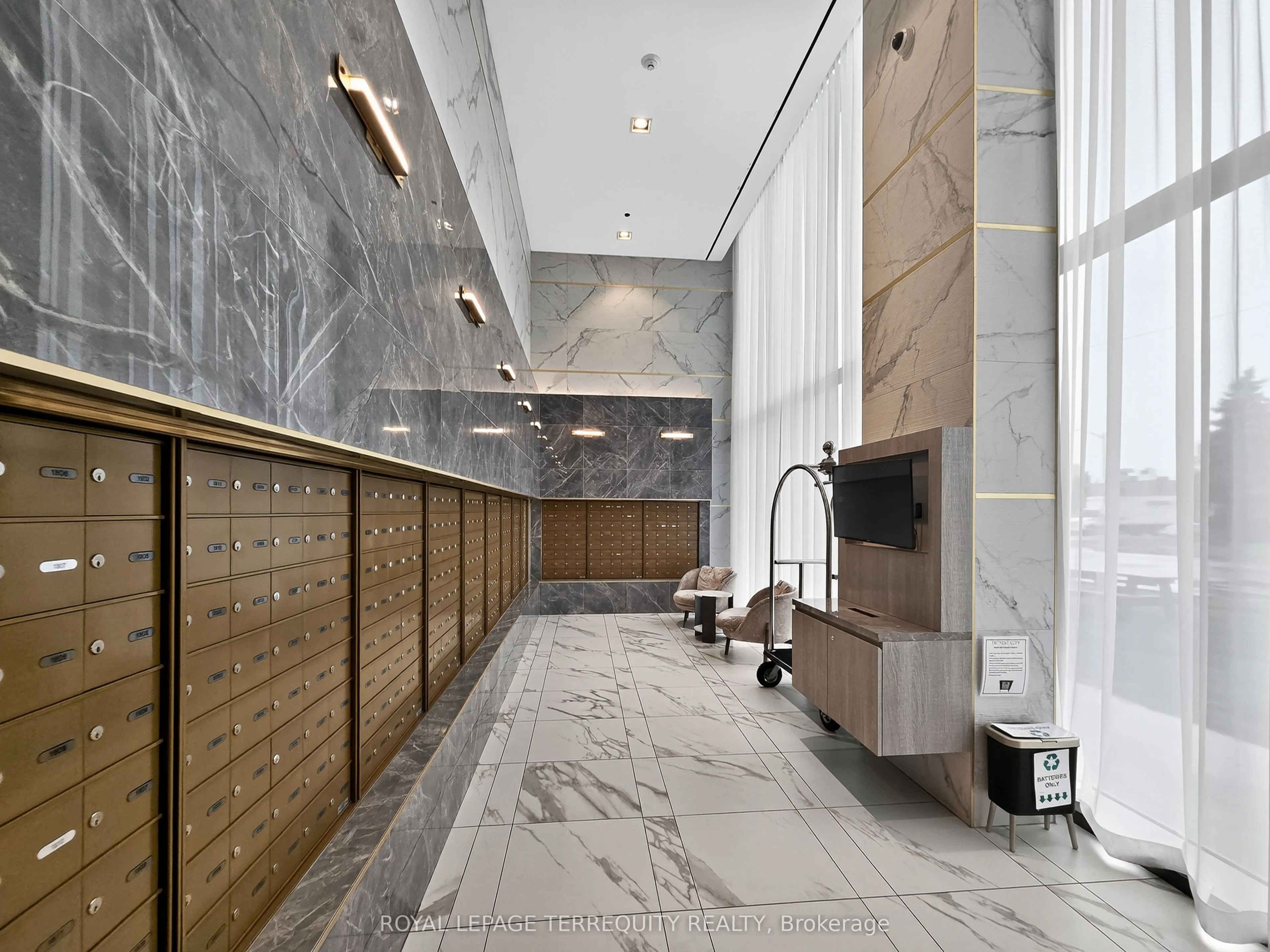 898 Portage Parkway, #3711