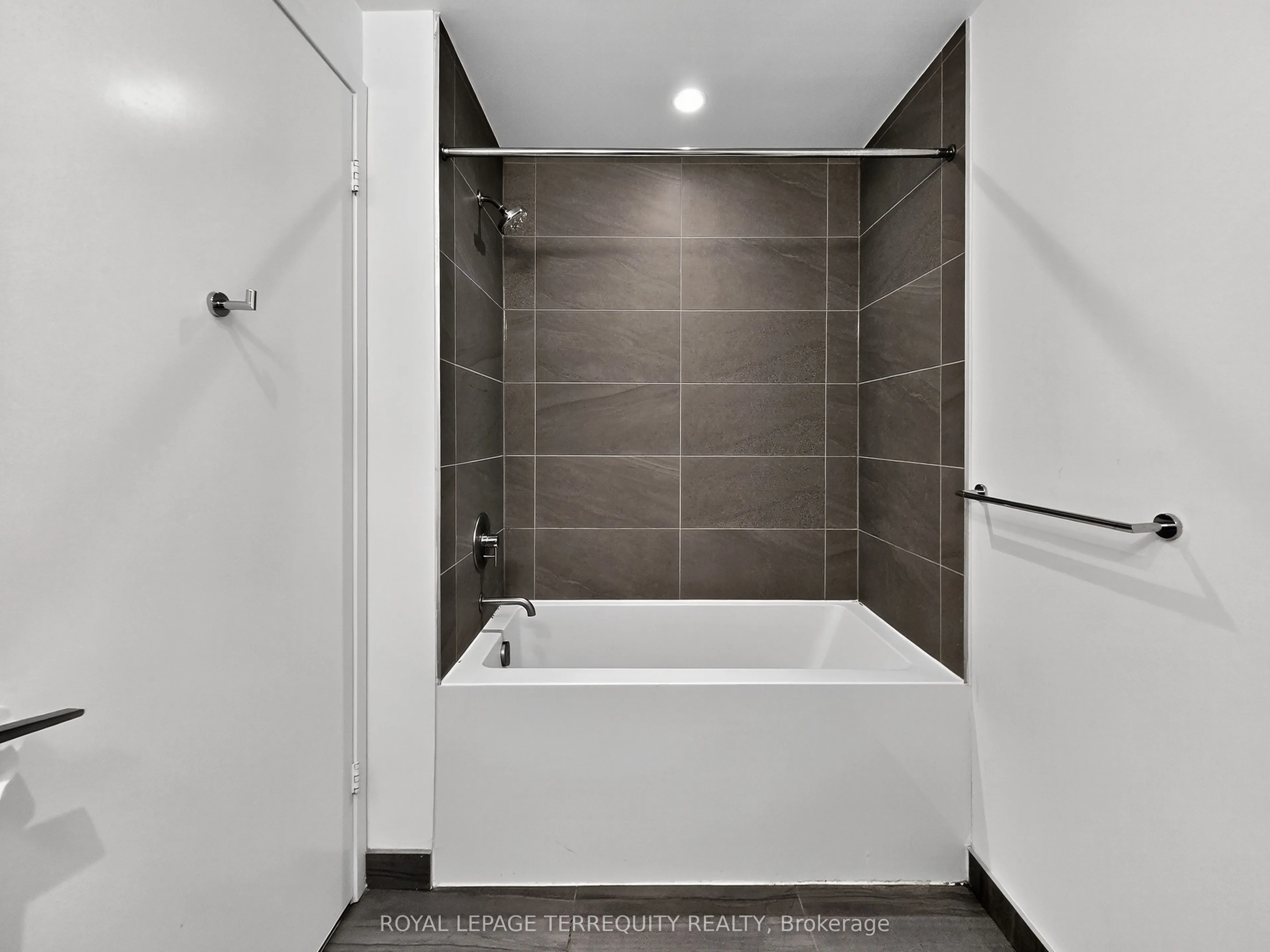 898 Portage Parkway, #3711