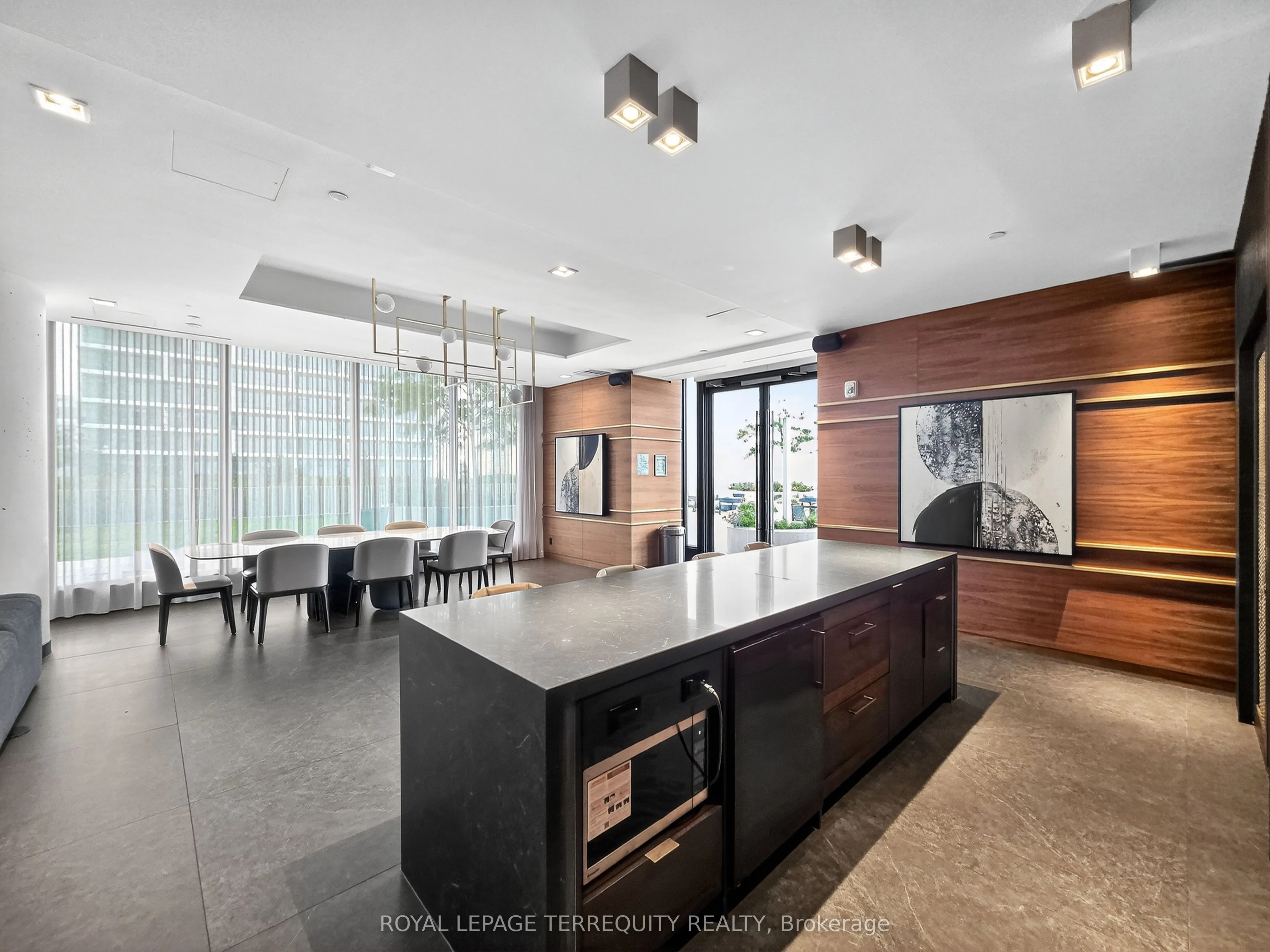 898 Portage Parkway, #3711