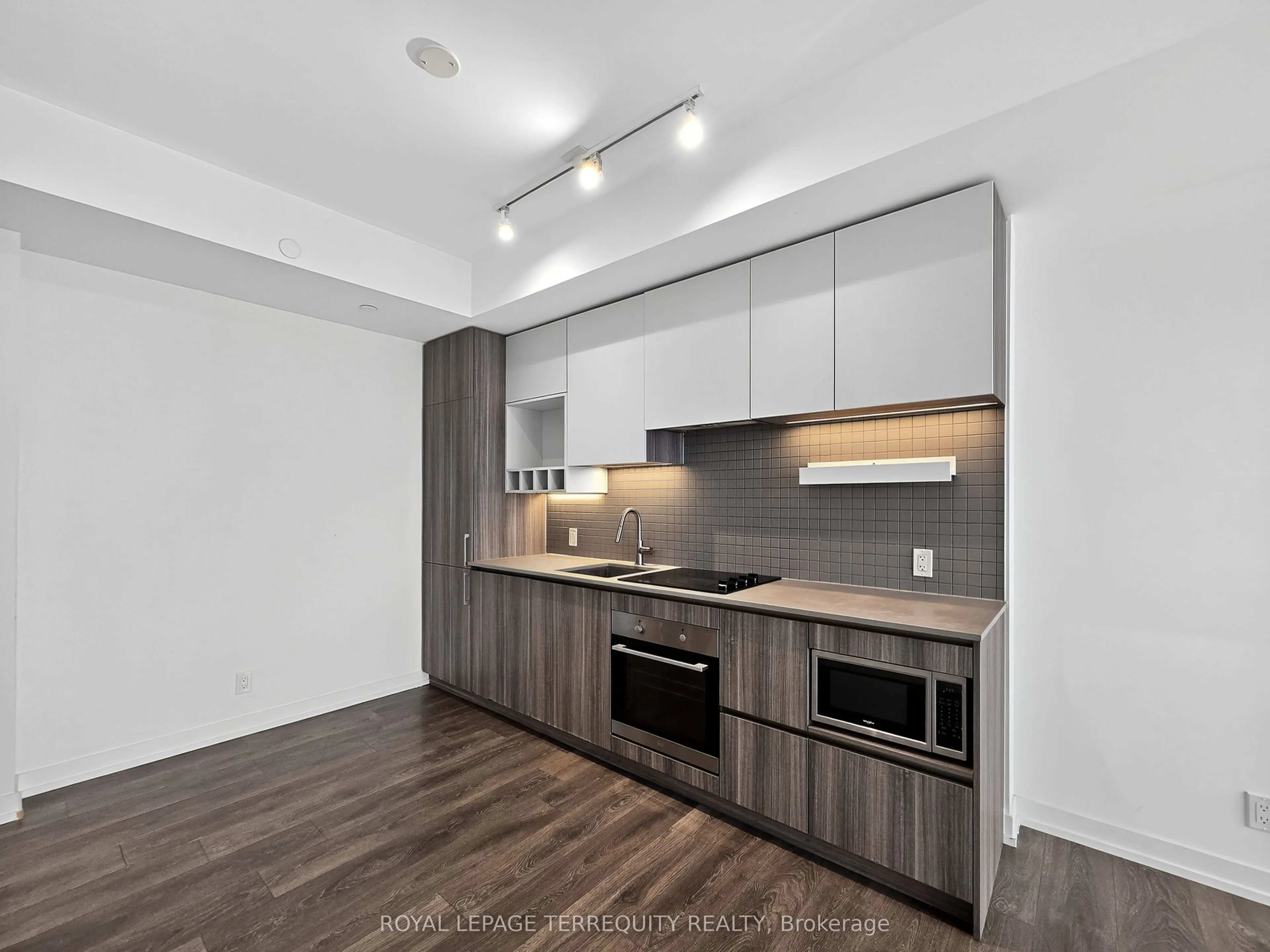898 Portage Parkway, #3711