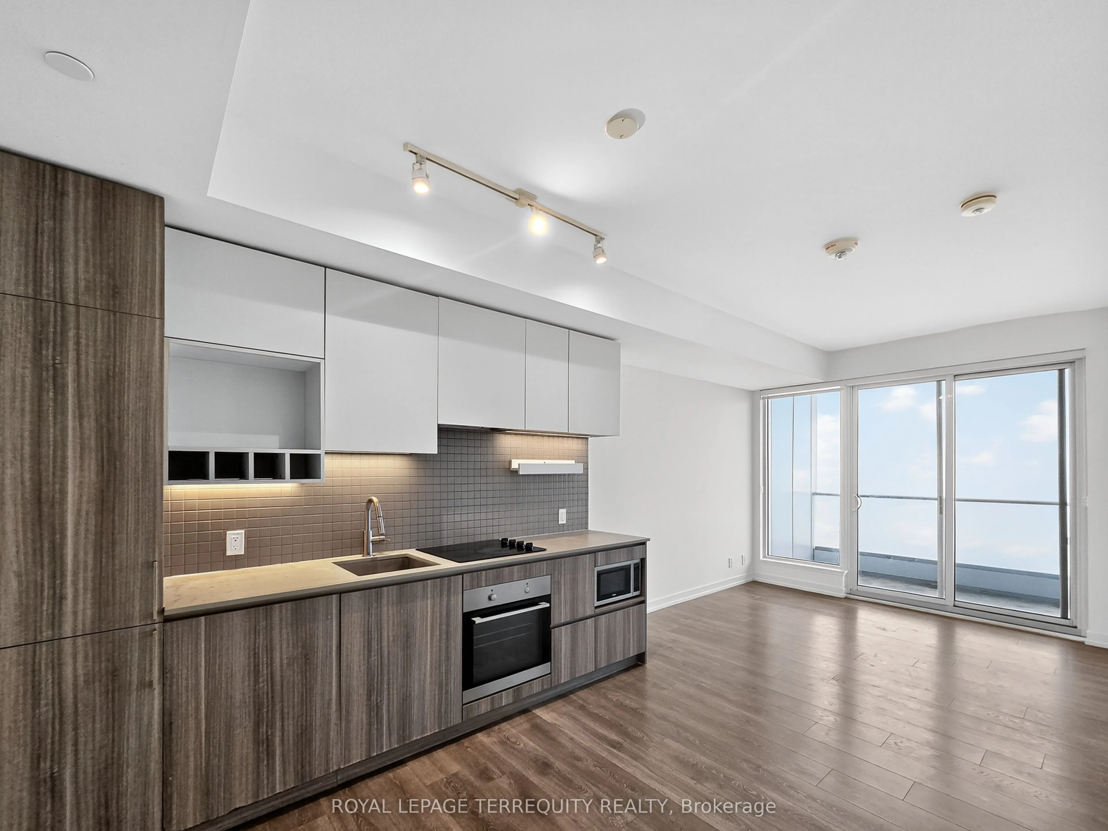 898 Portage Parkway, #3711