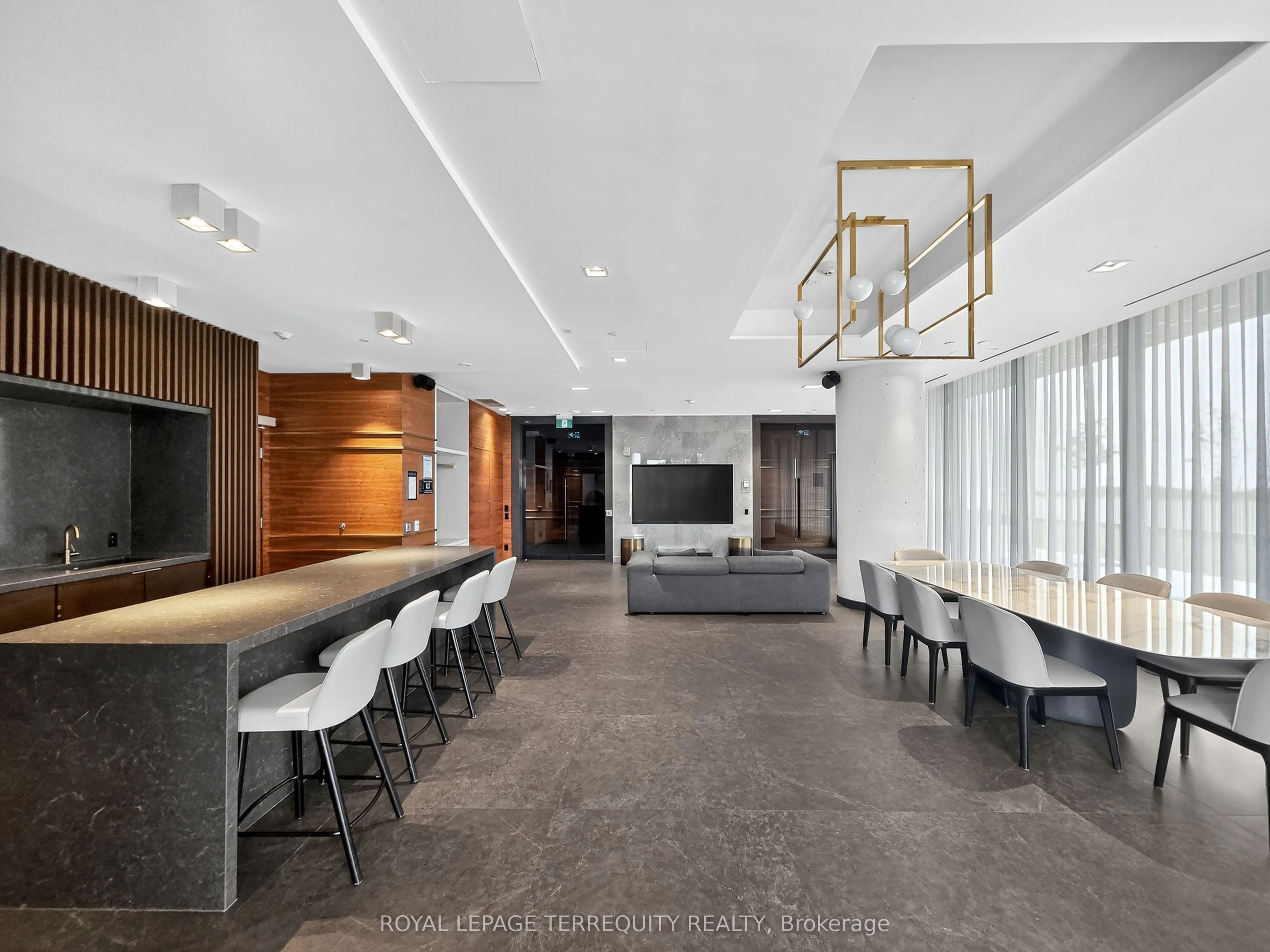 898 Portage Parkway, #3711