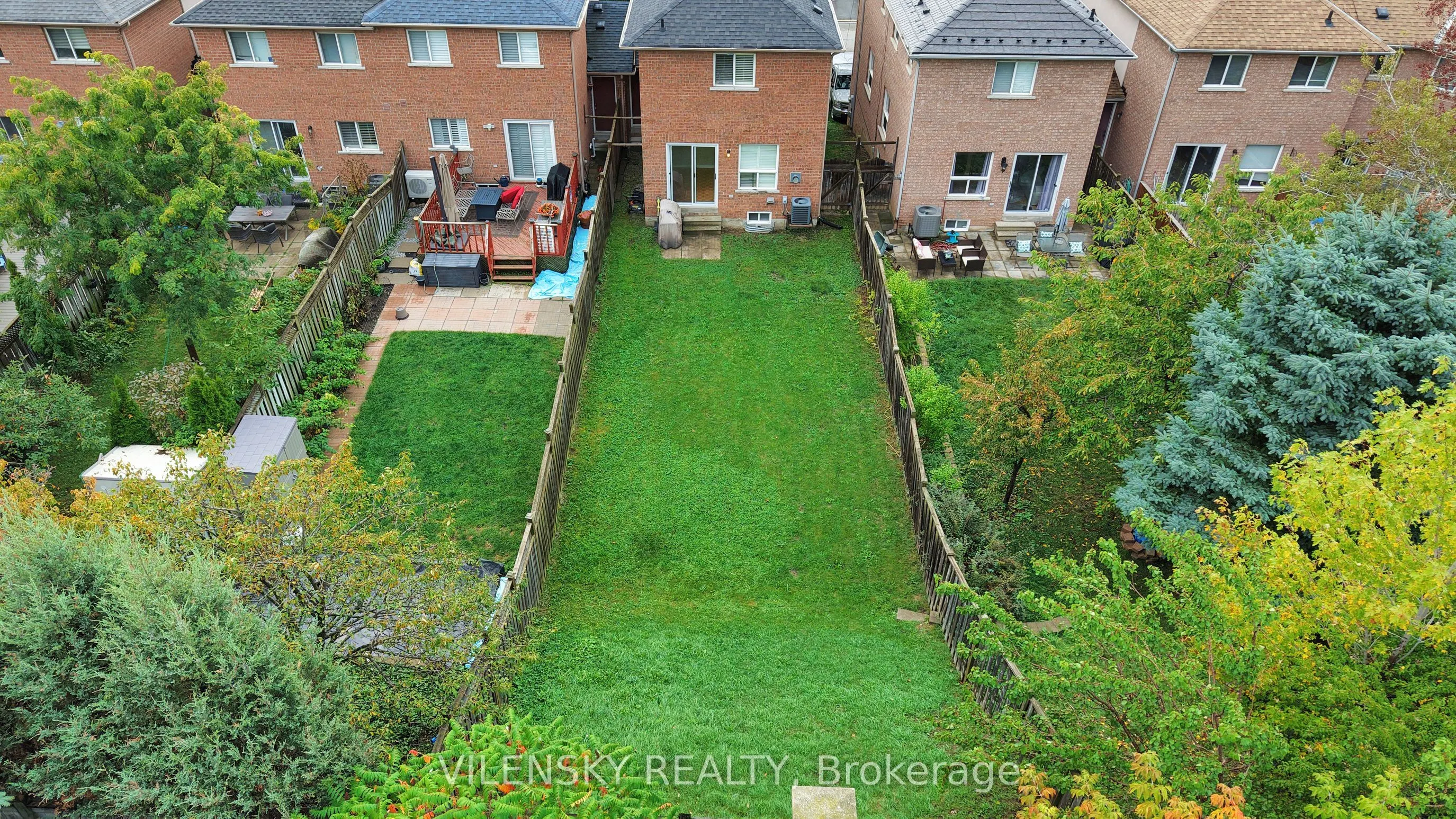 124 Foxfield Crescent
