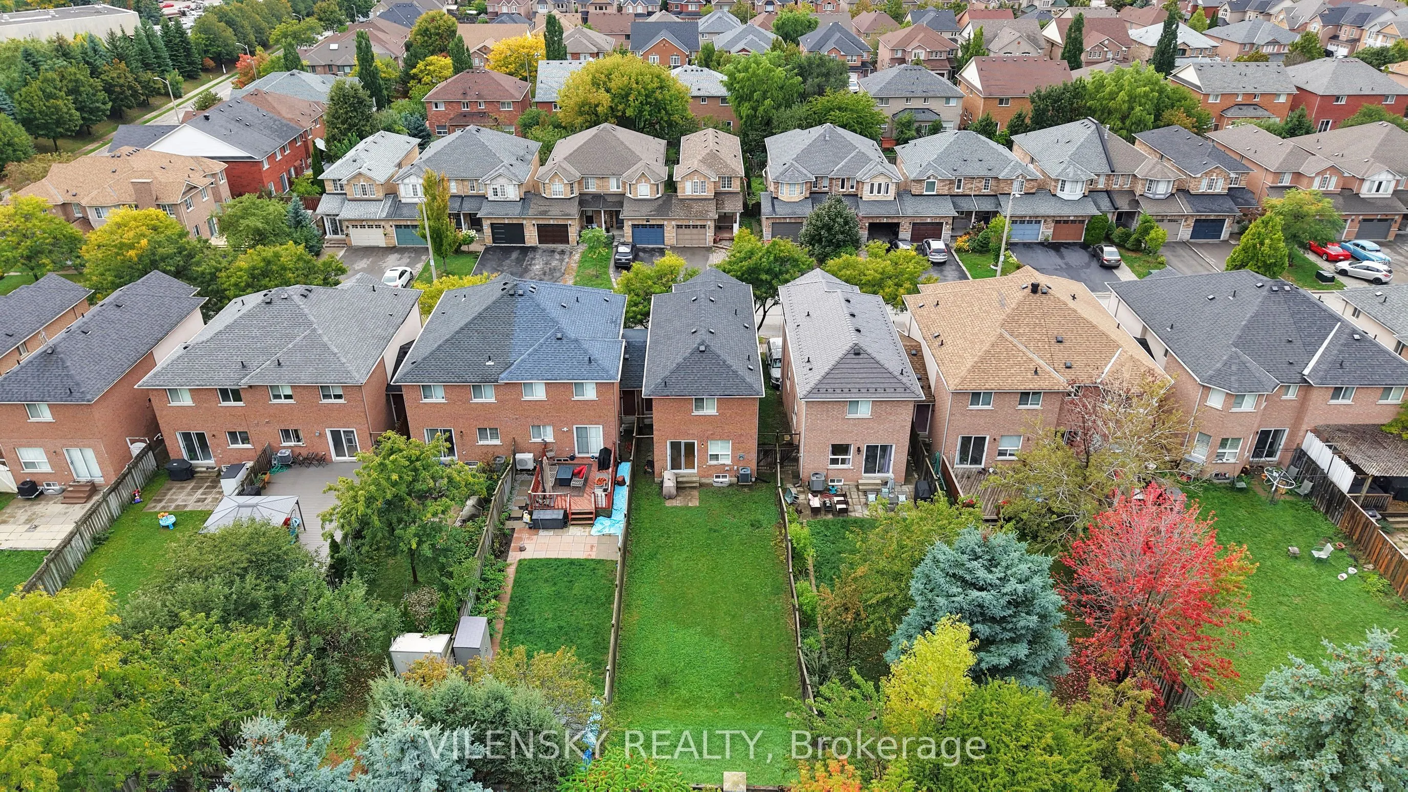 124 Foxfield Crescent