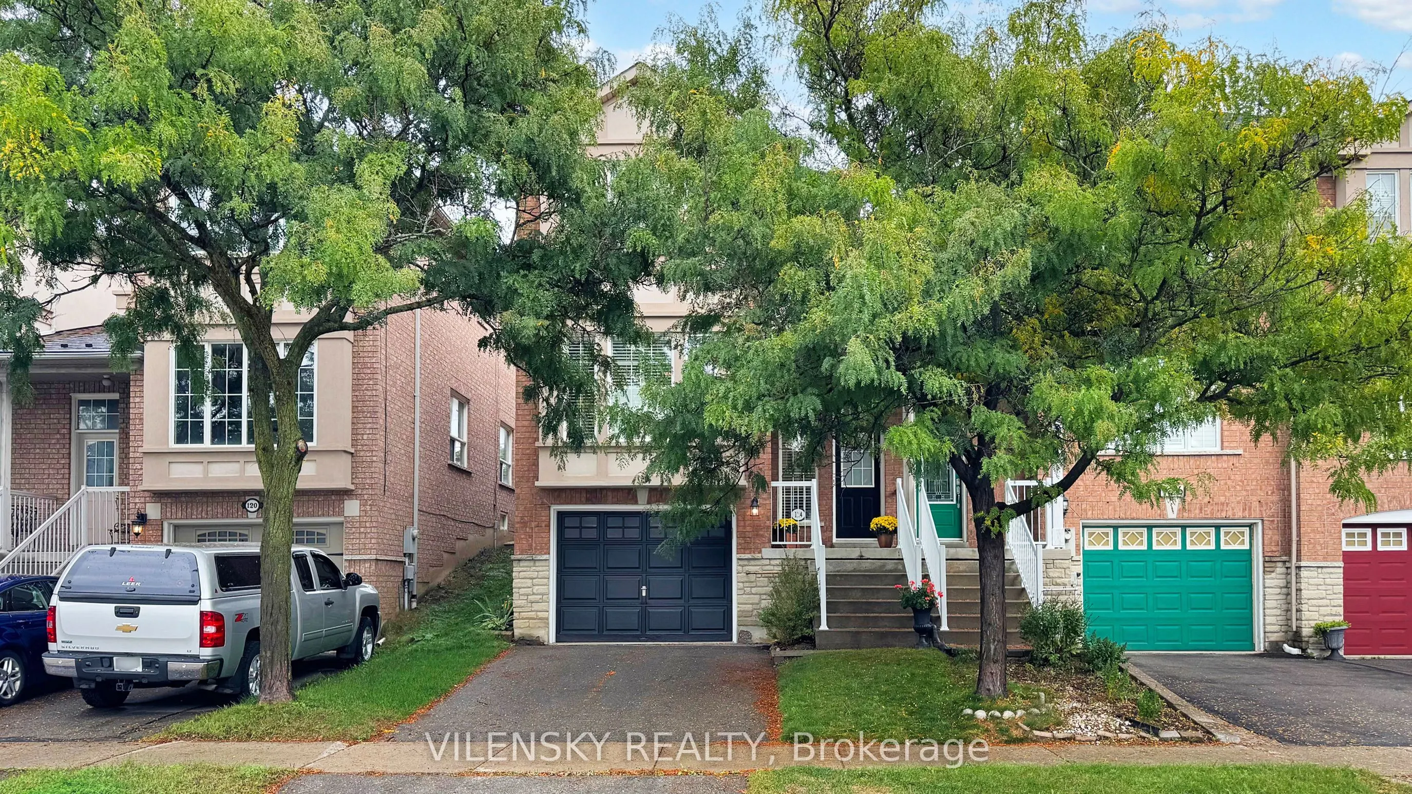 124 Foxfield Crescent