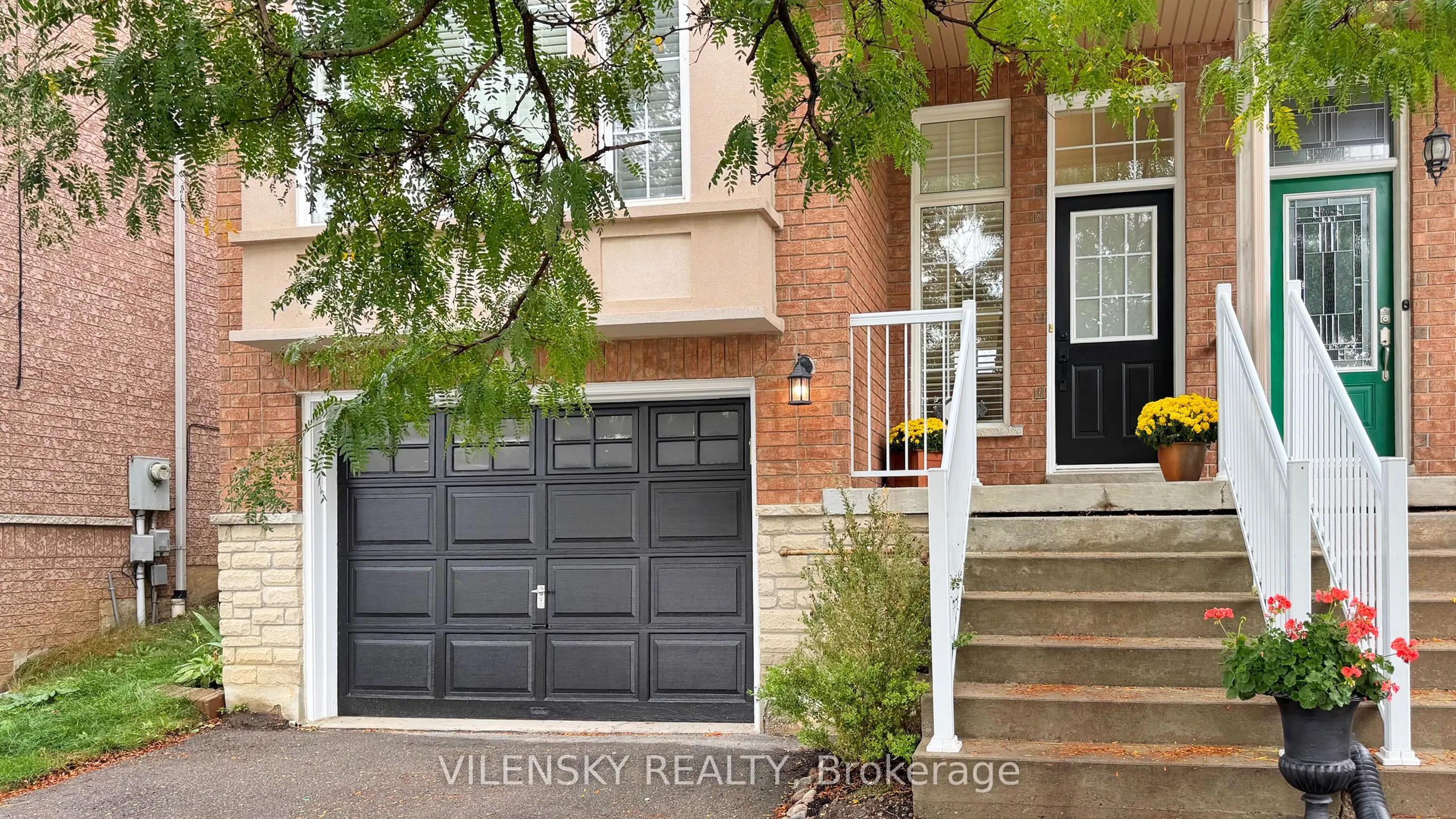 124 Foxfield Crescent