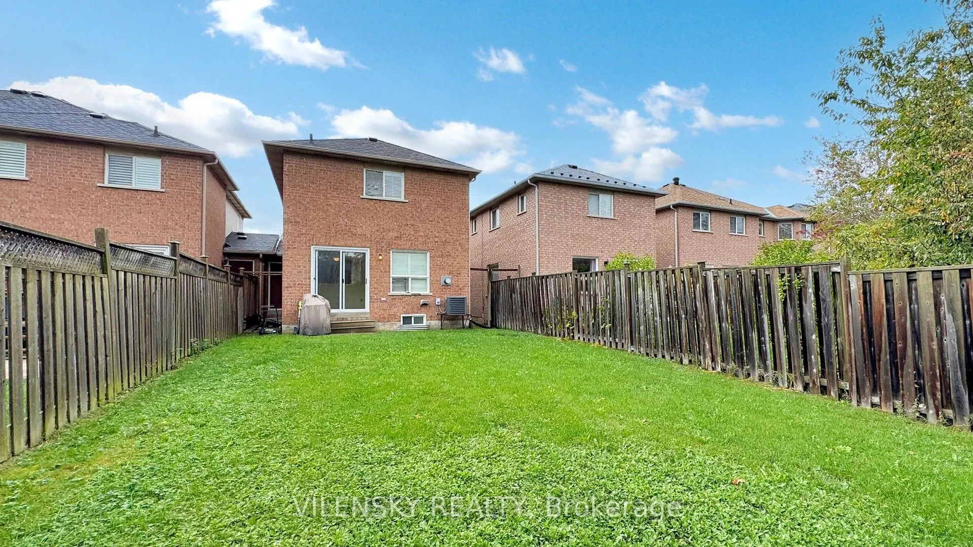 124 Foxfield Crescent