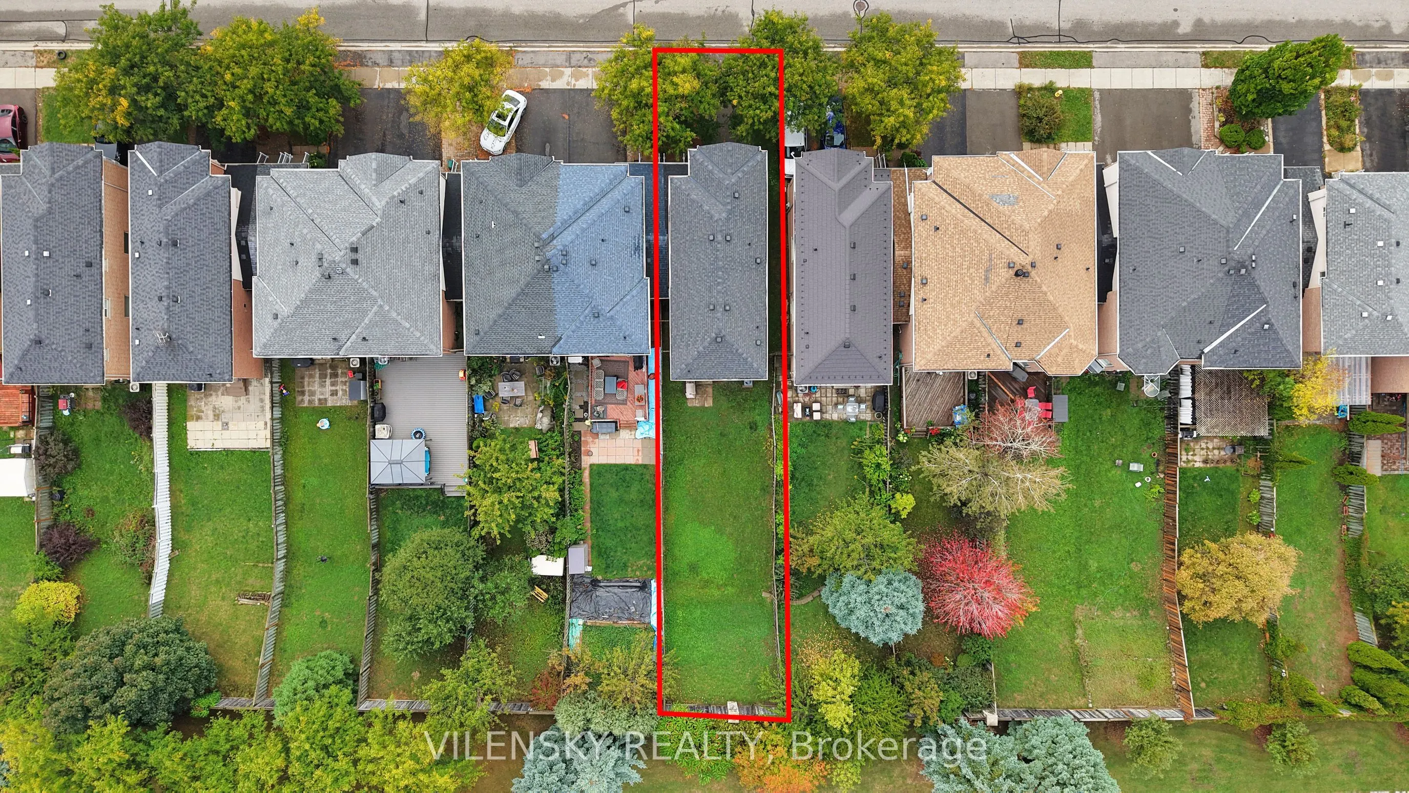 124 Foxfield Crescent