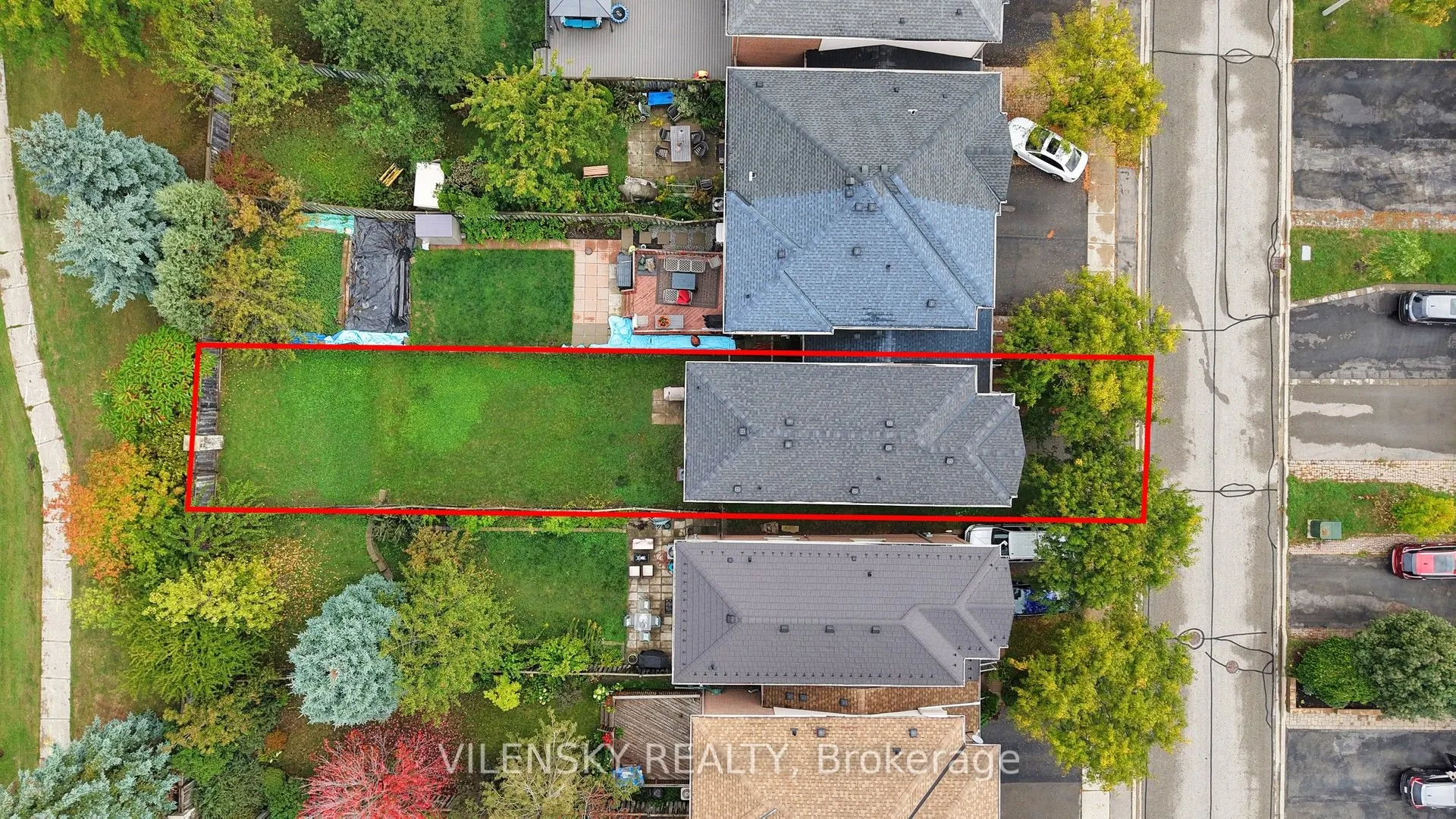 124 Foxfield Crescent