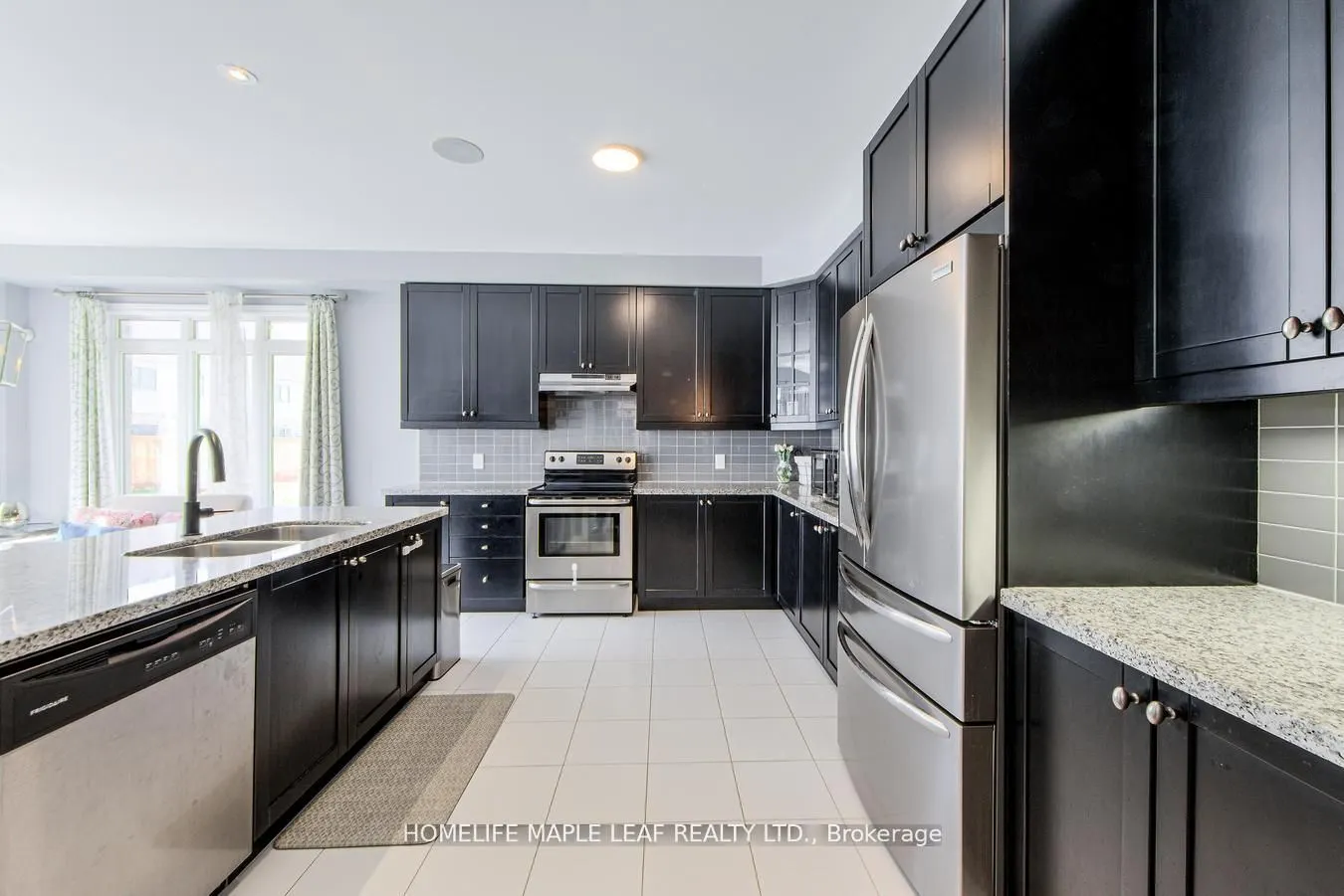 118 Lorne Thomas Place