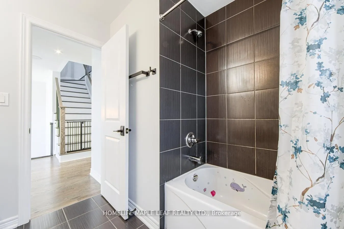 118 Lorne Thomas Place