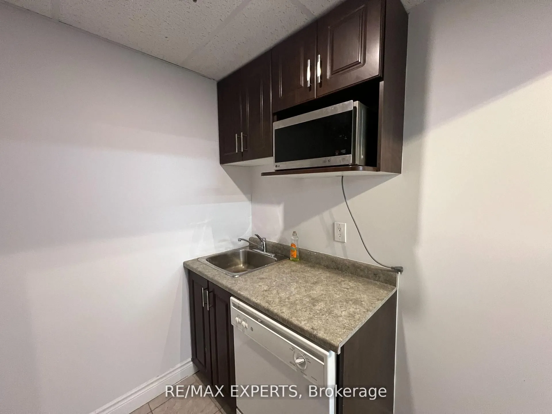30 Wertheim Court, #18 (Lower)