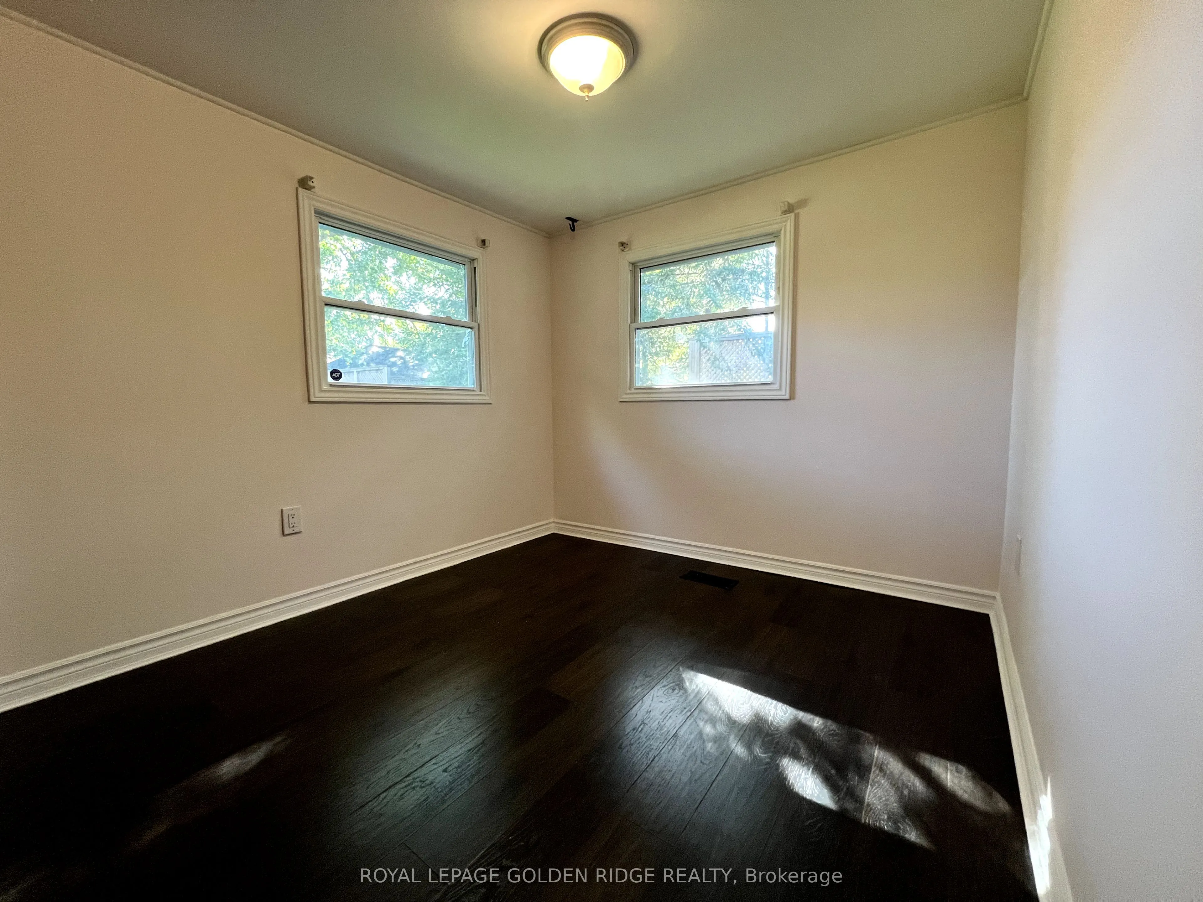 367 Hollywood Drive N