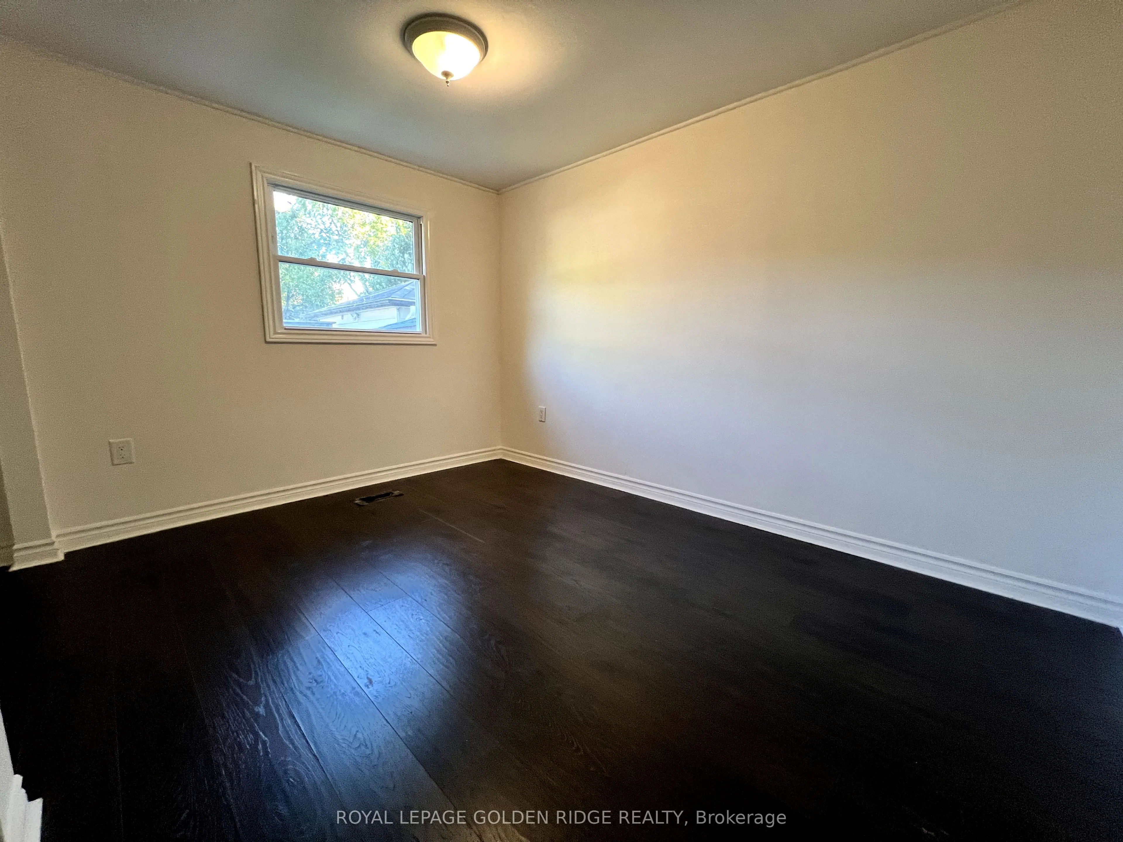 367 Hollywood Drive N
