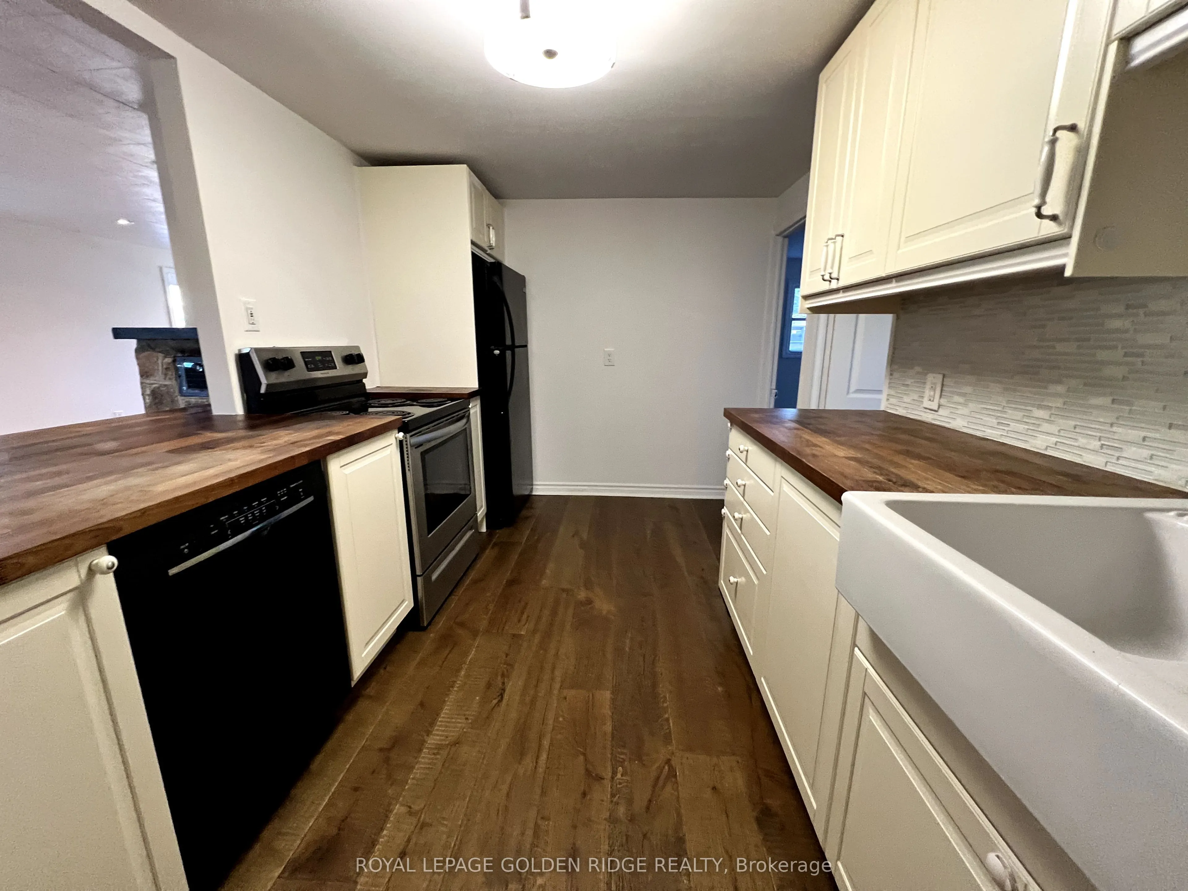 367 Hollywood Drive N