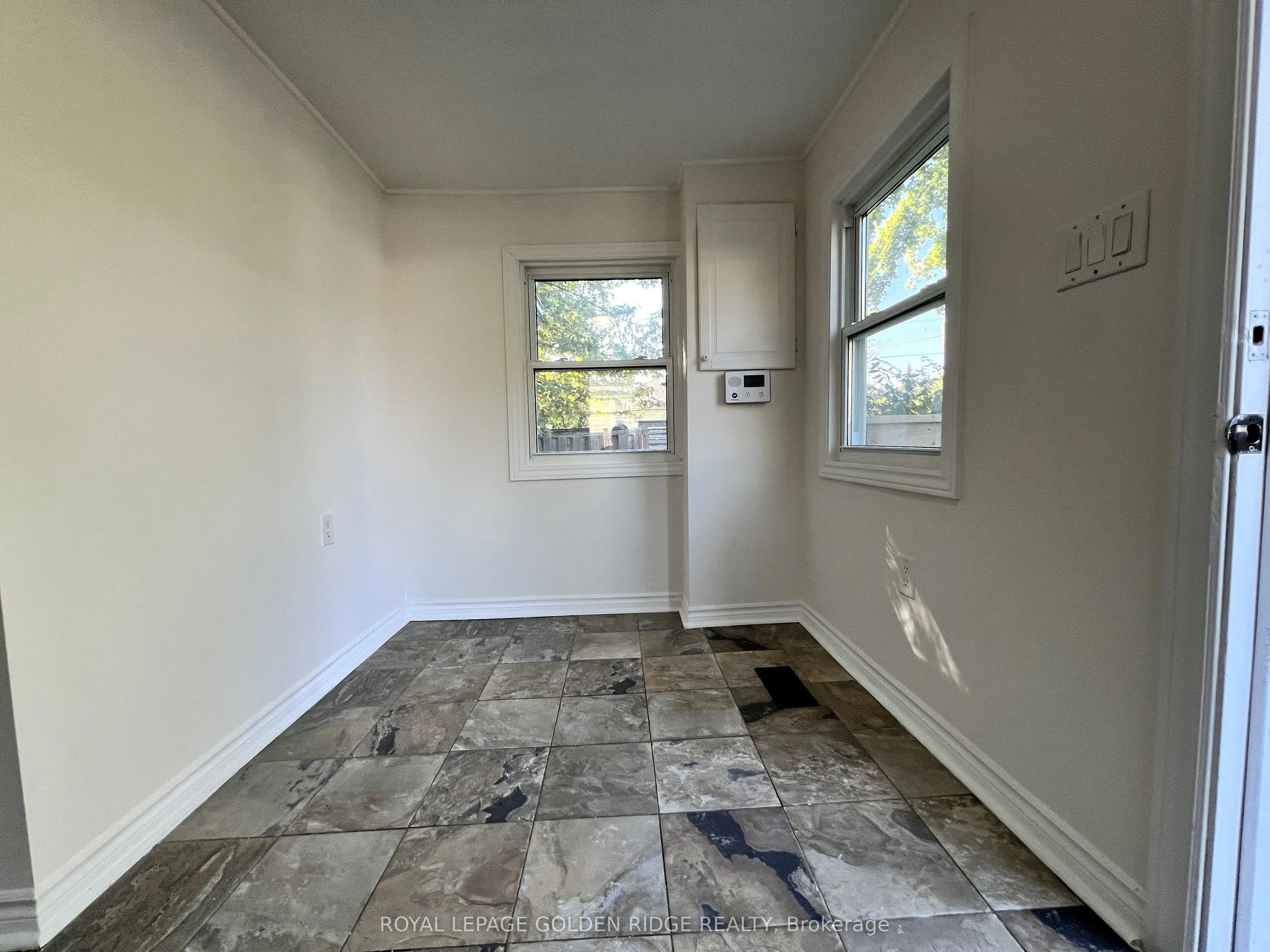 367 Hollywood Drive N