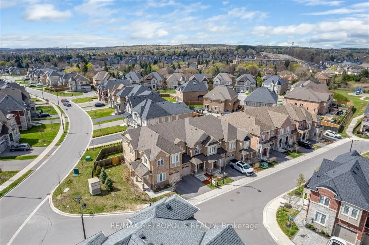 82 Dundonald Trail