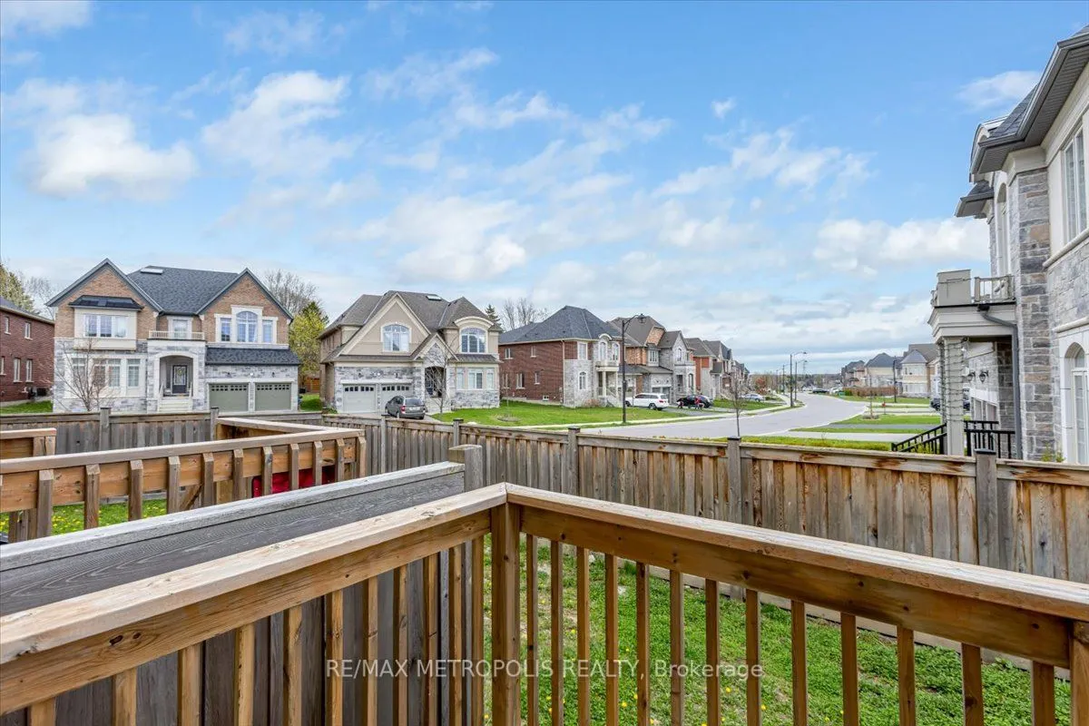 82 Dundonald Trail