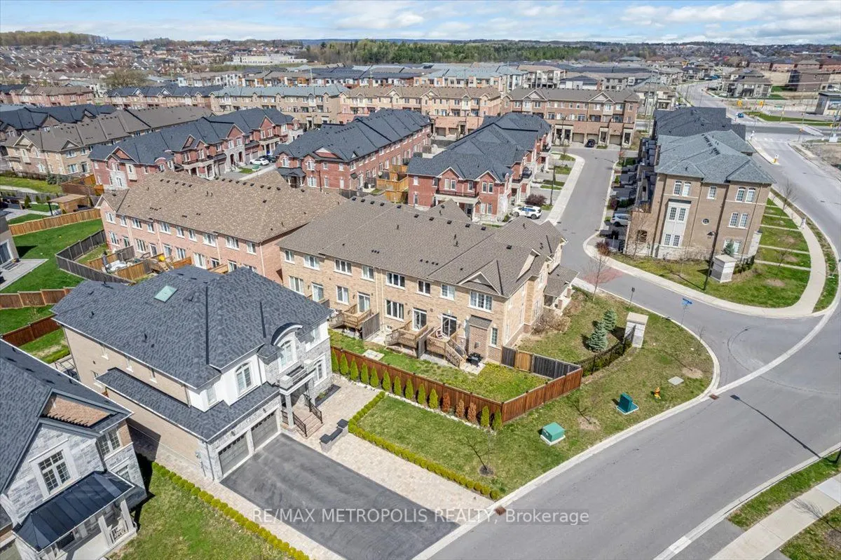 82 Dundonald Trail