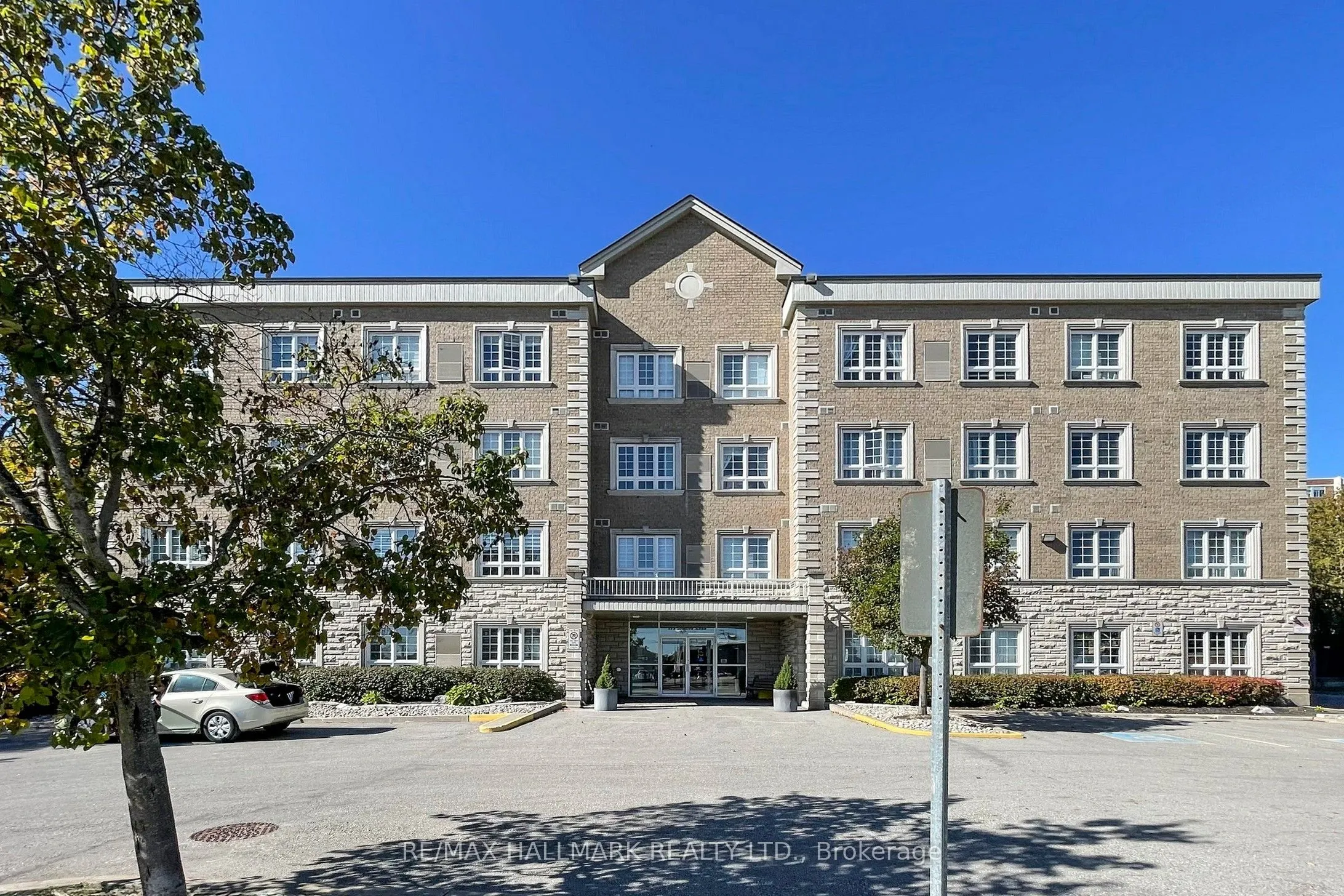 112 Simcoe Road, #1