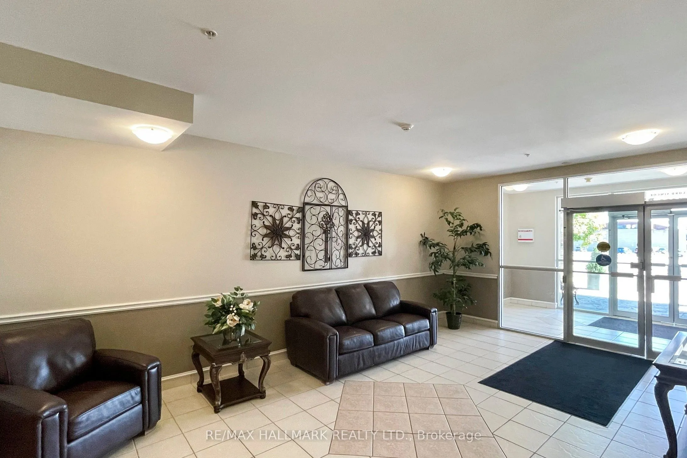 112 Simcoe Road, #1