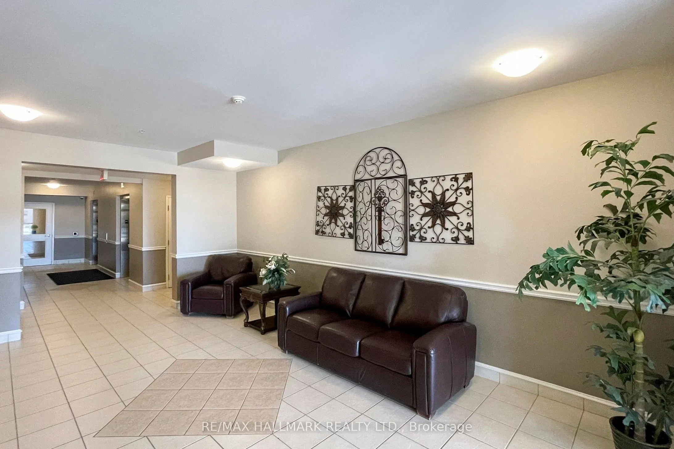 112 Simcoe Road, #1