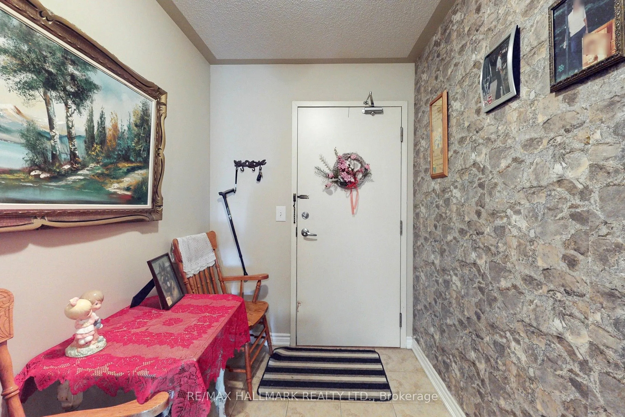 112 Simcoe Road, #1