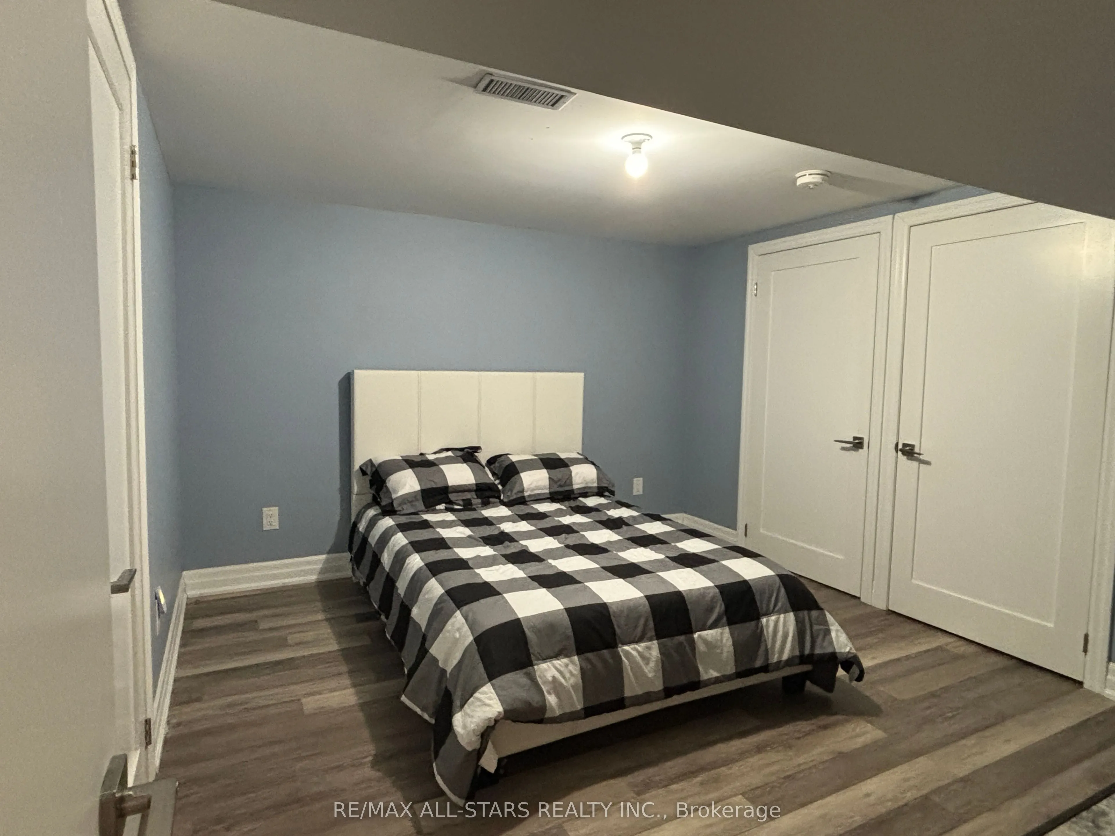 220 Pleasant Boulevard