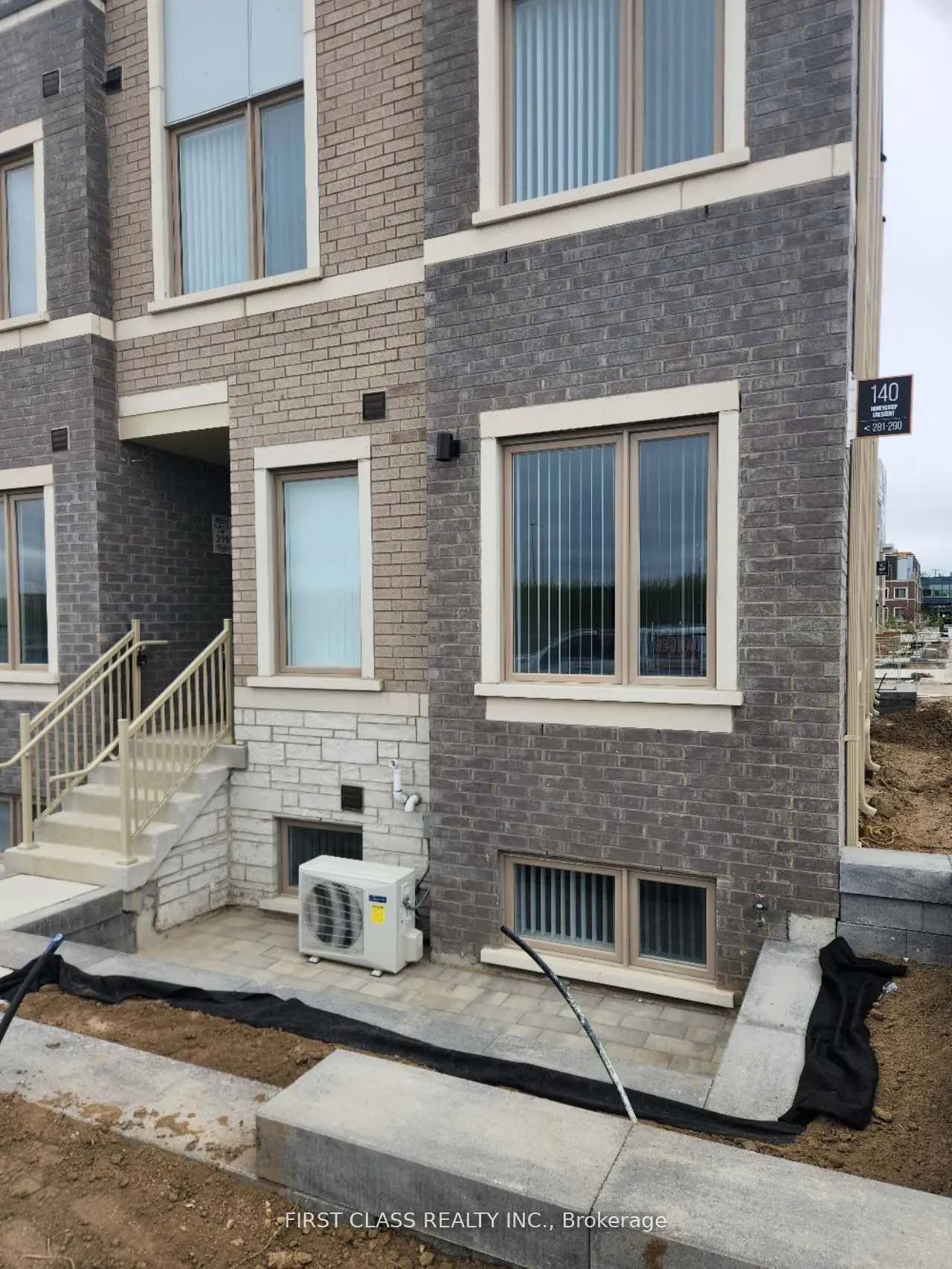 140 Honeycrisp Crescent, #290