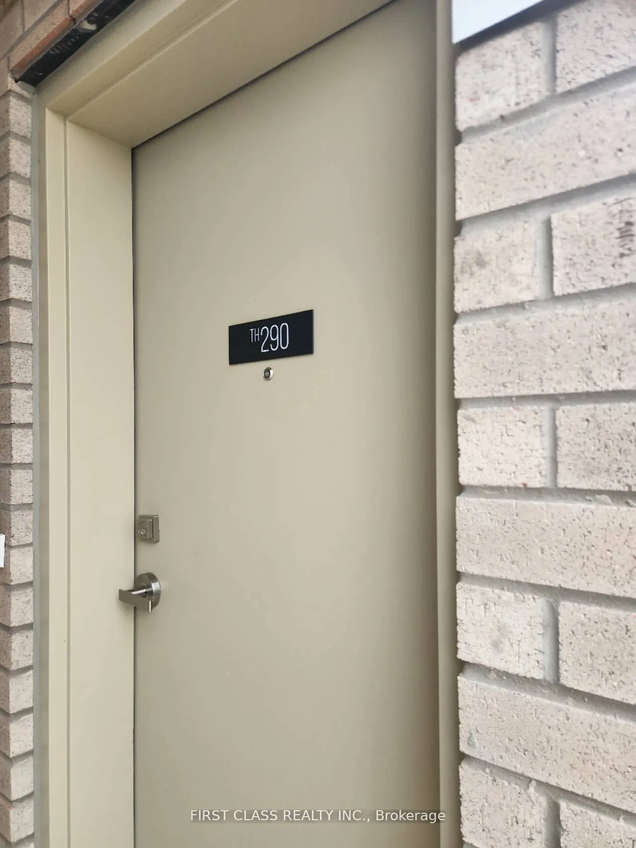 140 Honeycrisp Crescent, #290