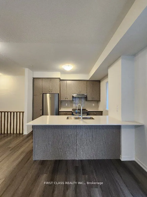 140 Honeycrisp Crescent, #290