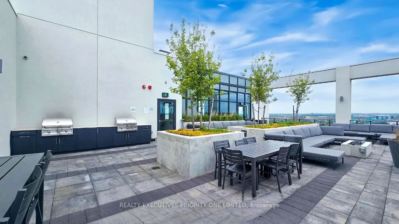 9000 Jane Street, #419