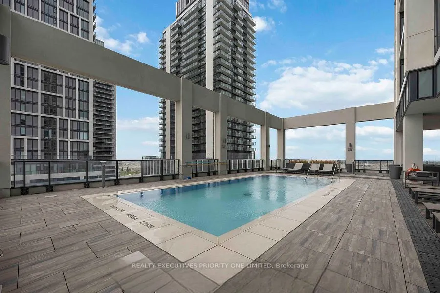 9000 Jane Street, #419