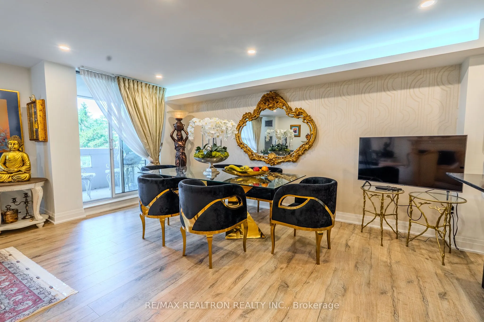 60 Inverlochy Boulevard #709