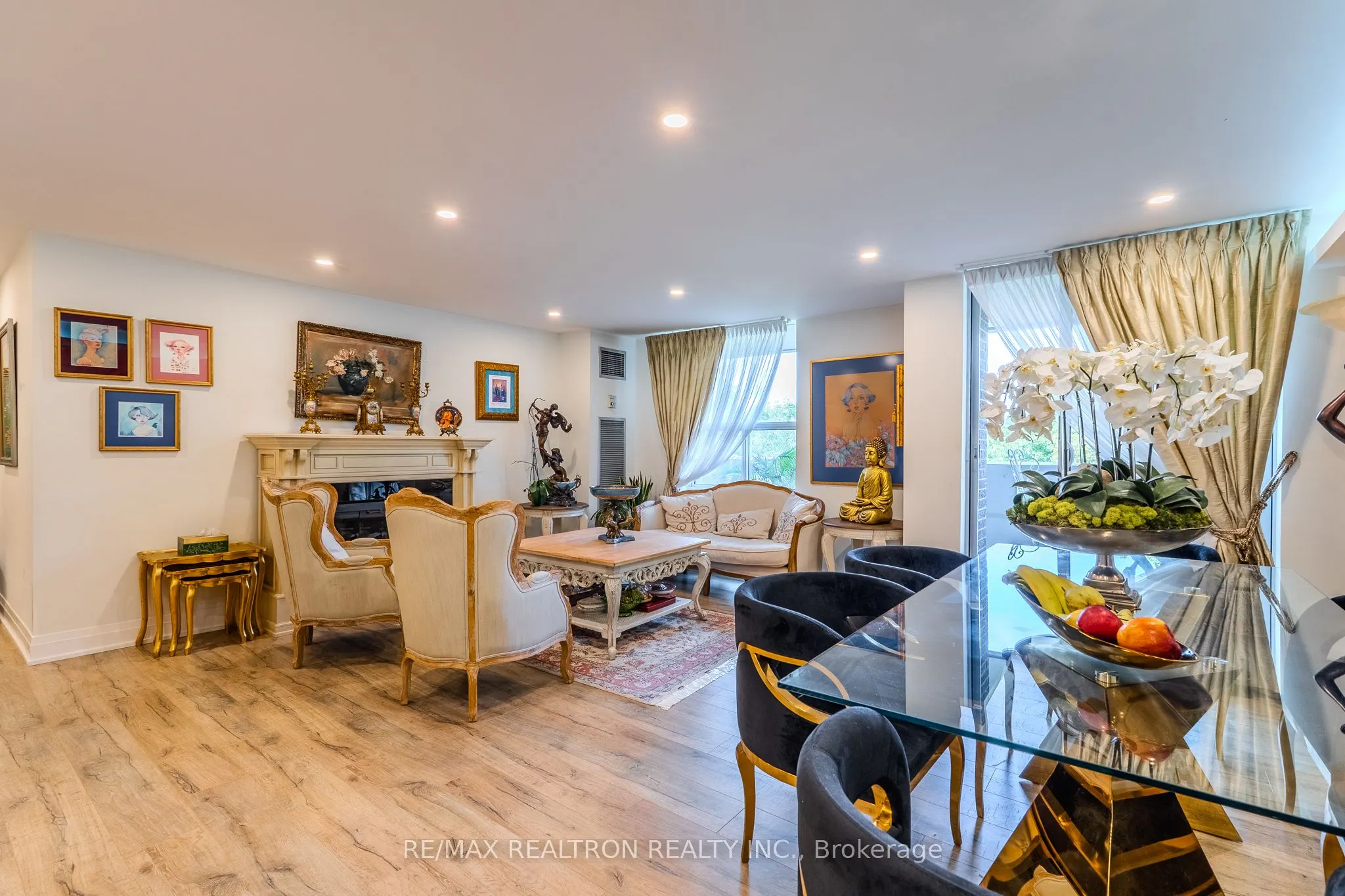 60 Inverlochy Boulevard #709