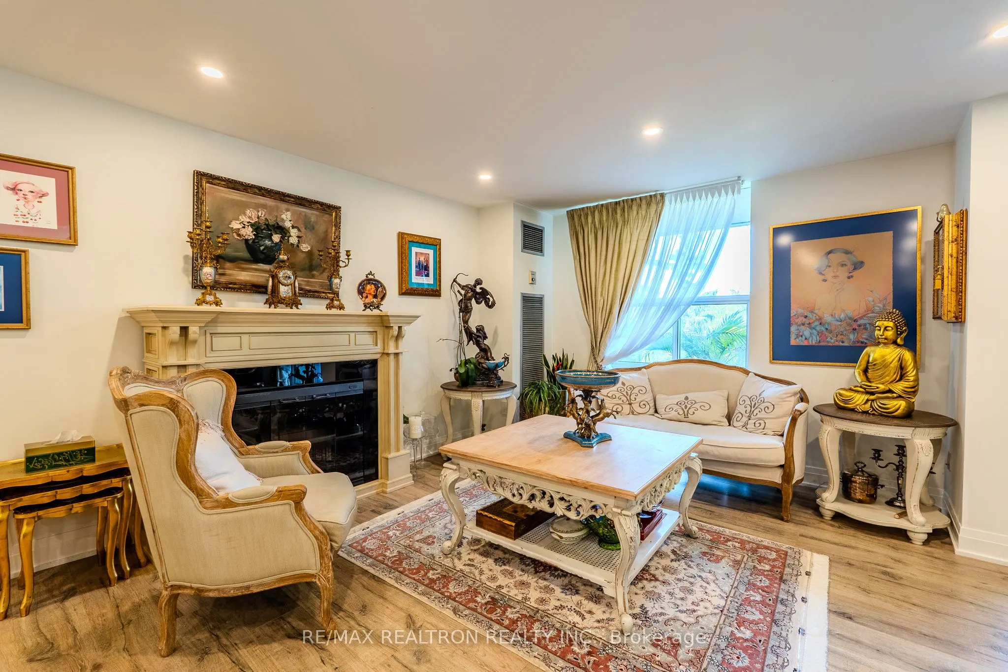 60 Inverlochy Boulevard #709