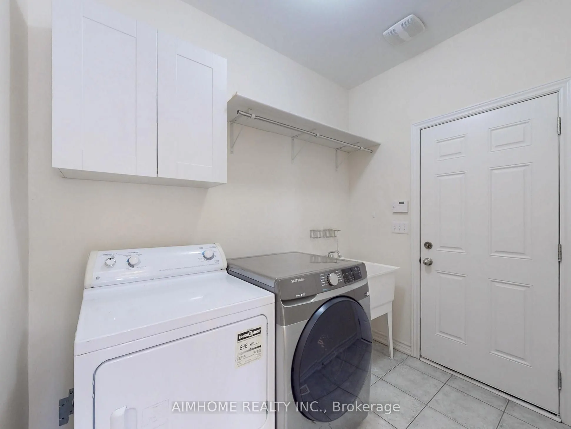 103 Evershot Crescent