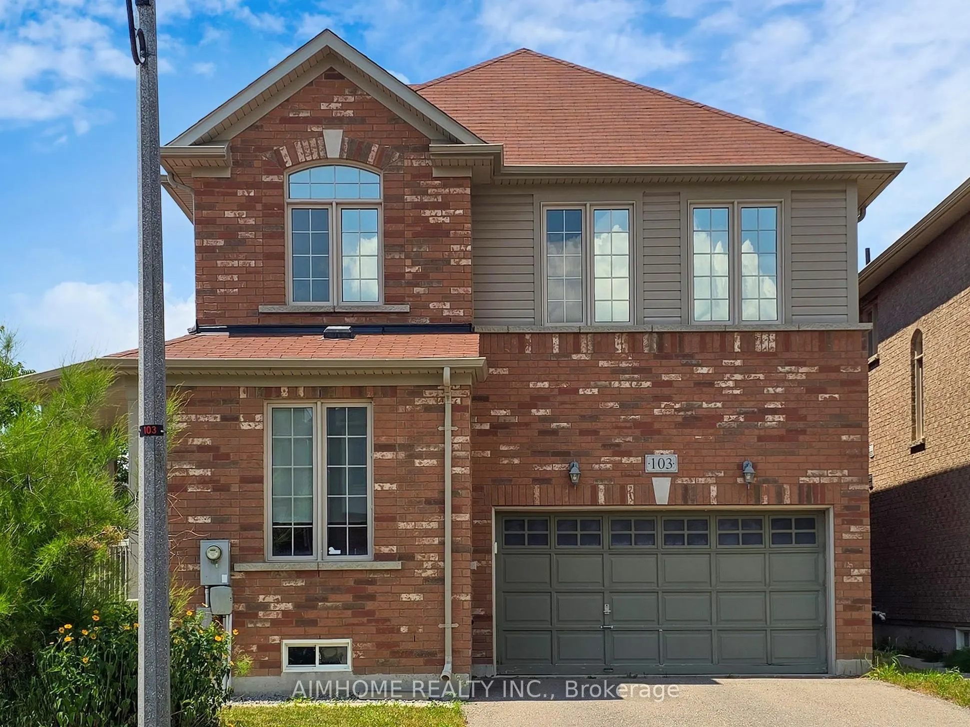 103 Evershot Crescent