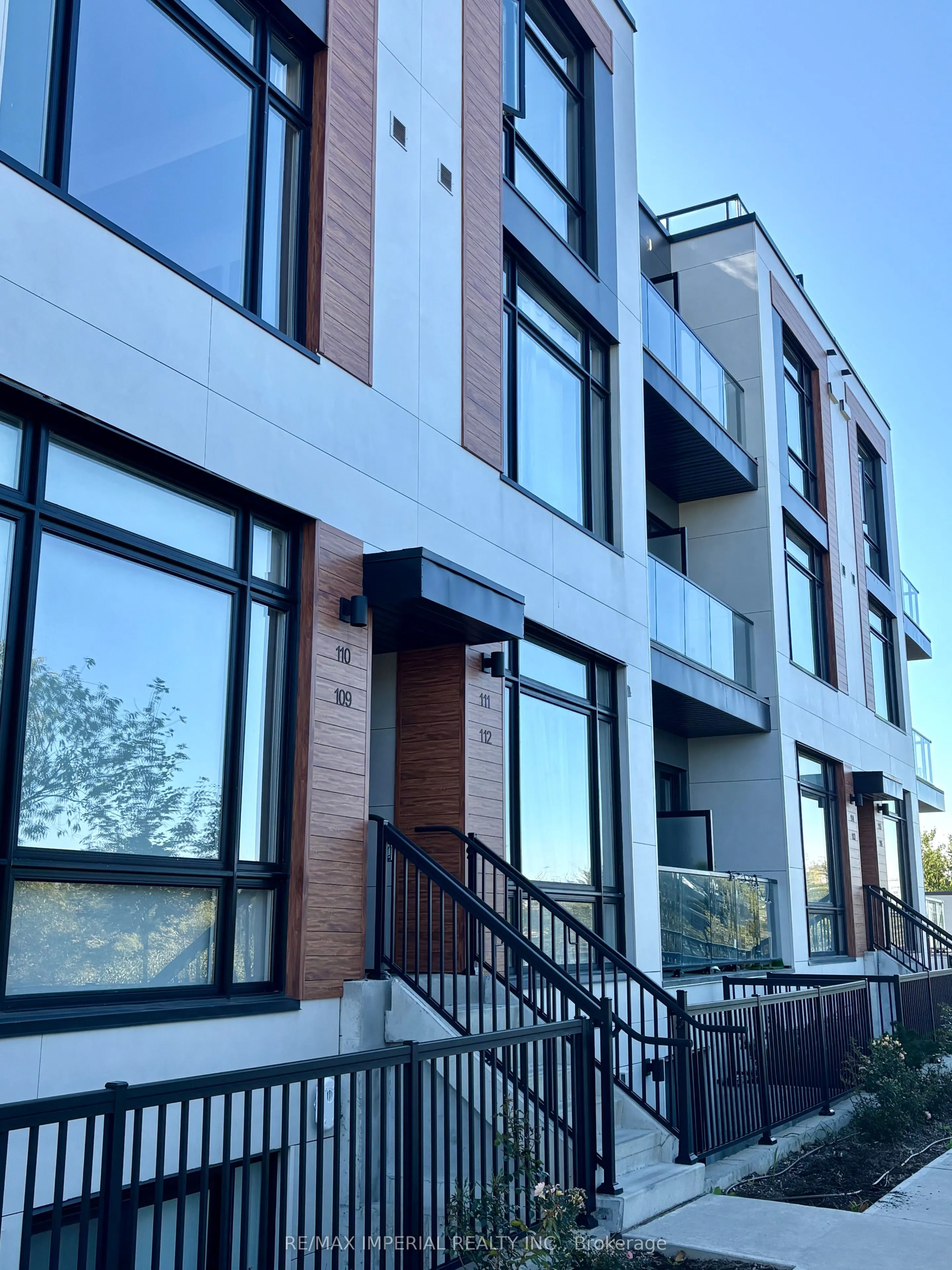 10 Steckley House Lane, #112