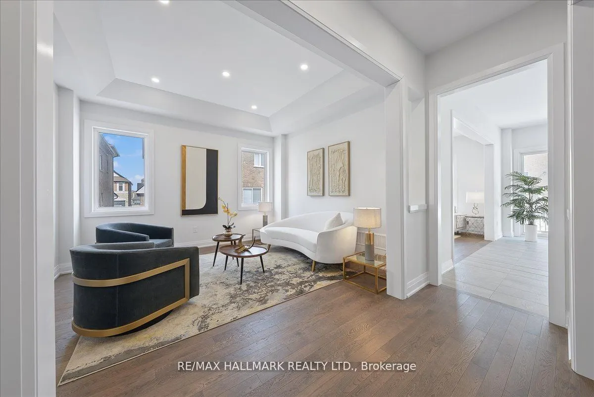15 Aida Place N