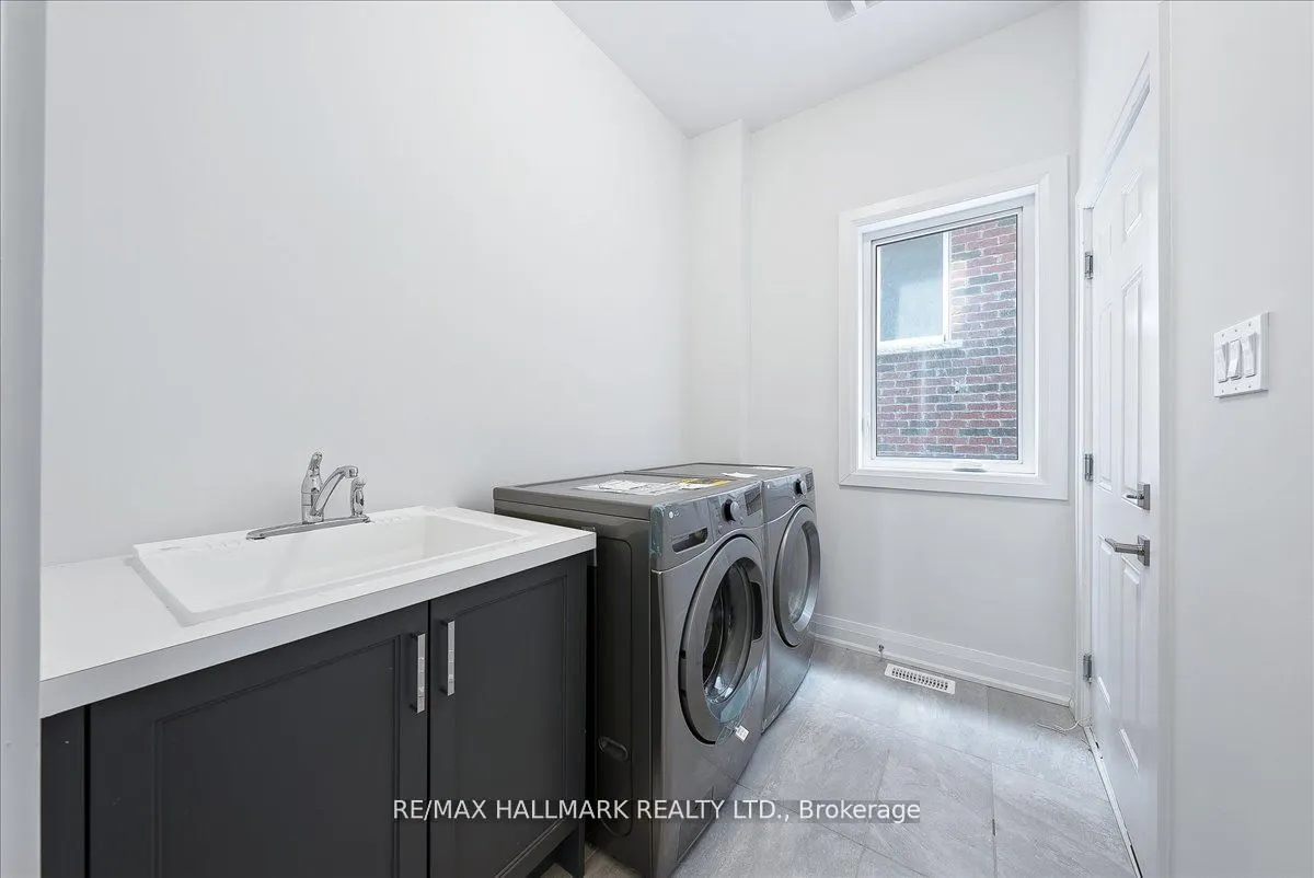 15 Aida Place N