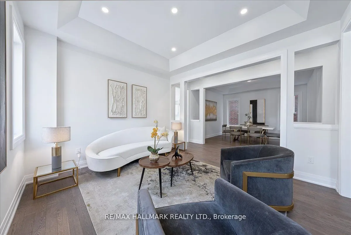 15 Aida Place N