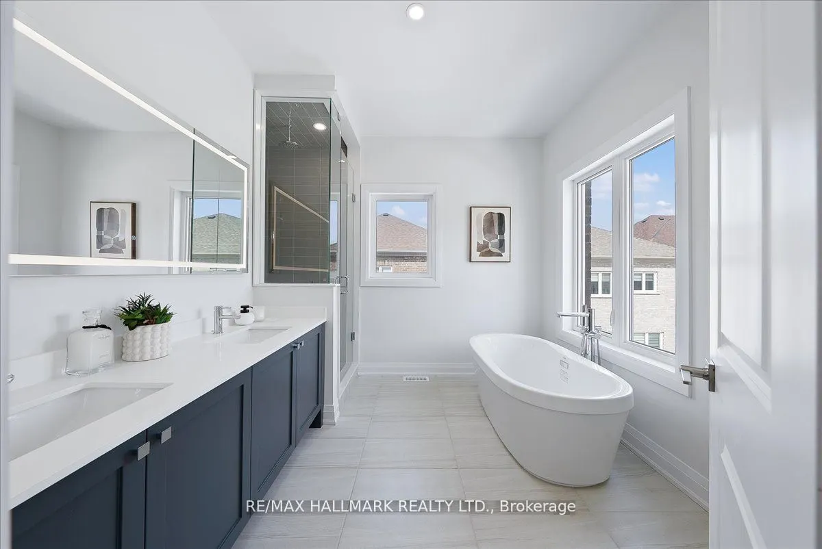 15 Aida Place N